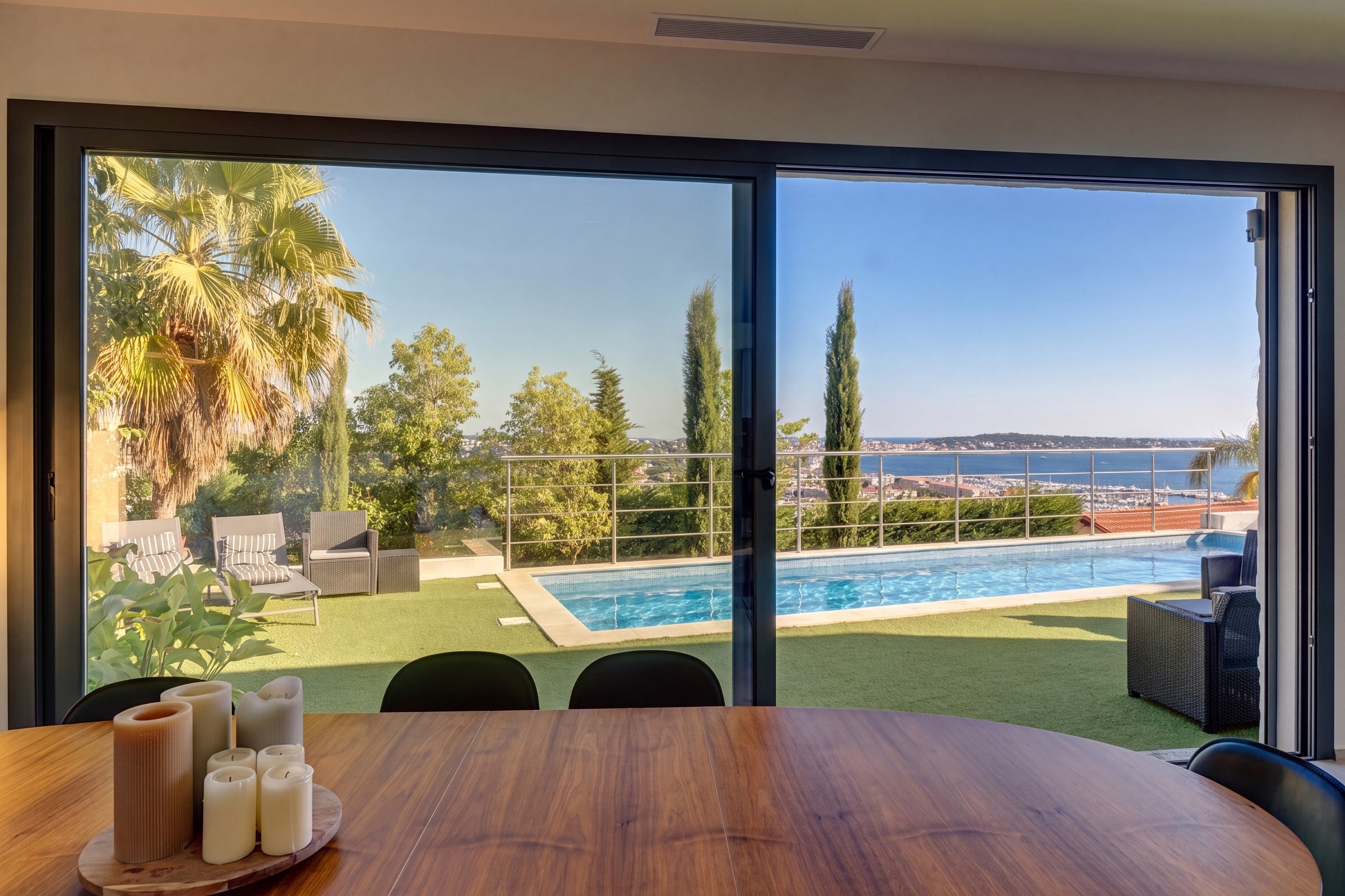  Renovated contemporary villa with panoramic sea views to Cap d