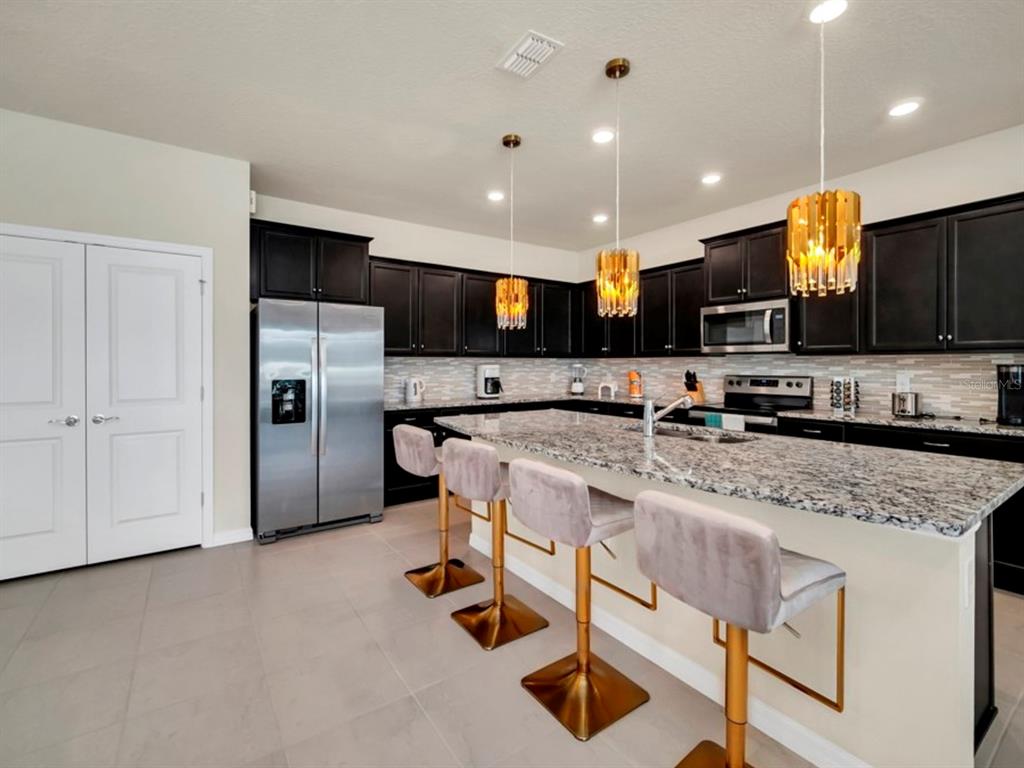 Davenport, Florida, 33897, United States, 10 Bedrooms Bedrooms, ,8 BathroomsBathrooms,Residential,For Sale,1736940