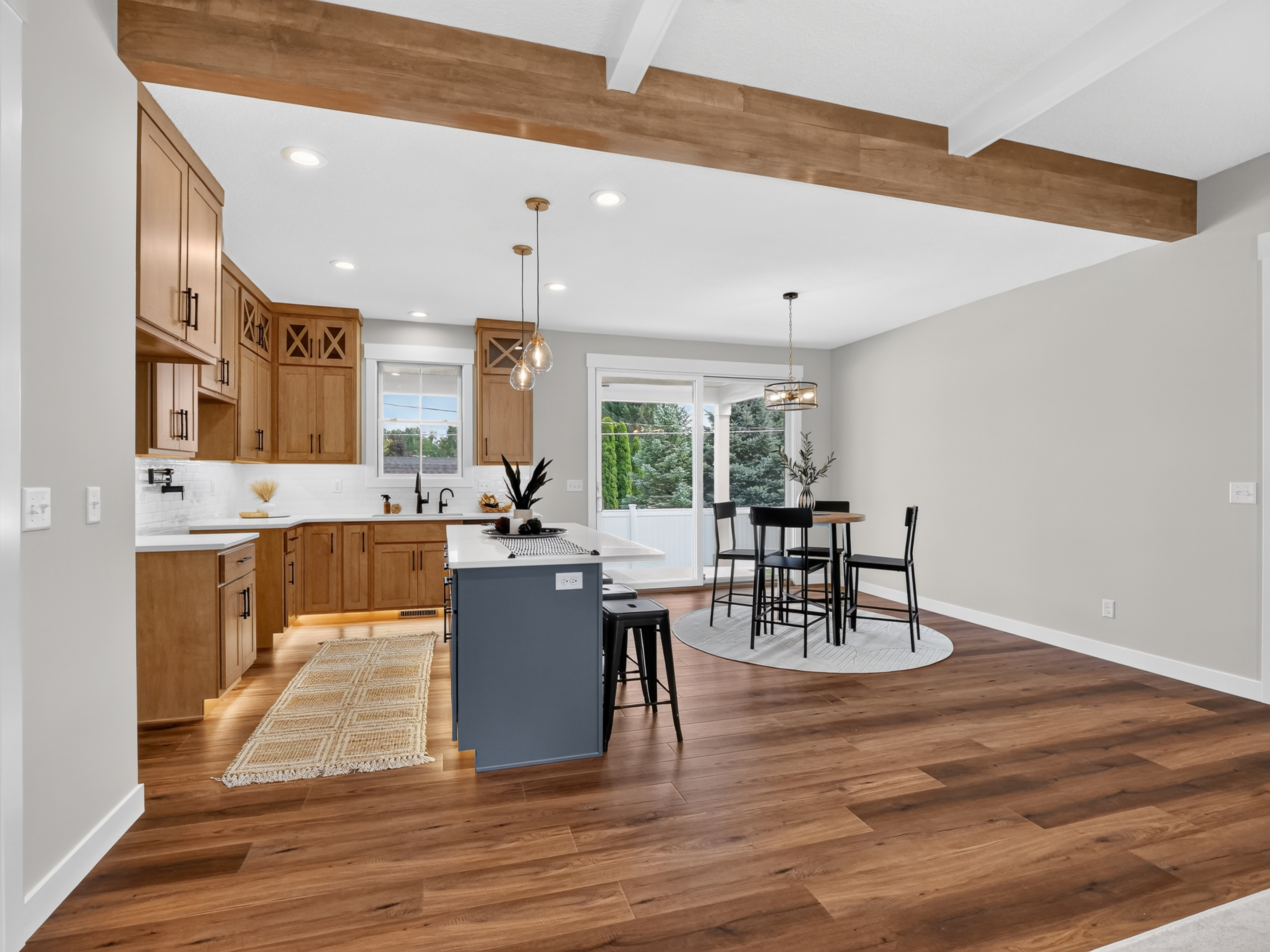  Modern Farmhouse w/ High-End Finishes - 物件實景
