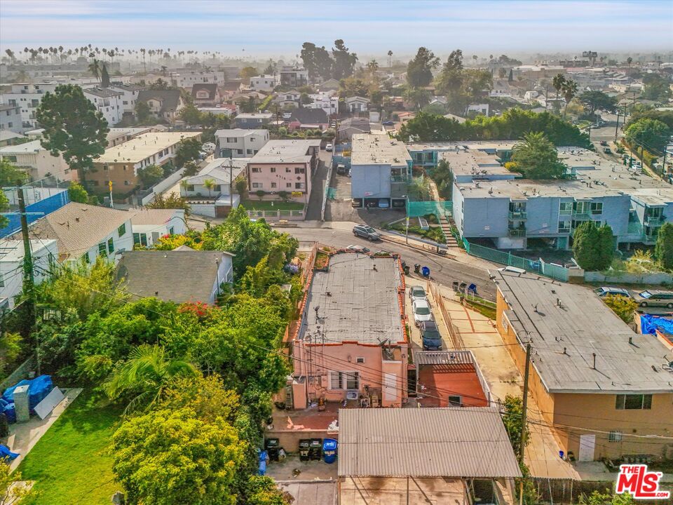 Los Angeles, California, 90019, United States, 6 Bedrooms Bedrooms, ,Residential,For Sale,1987981