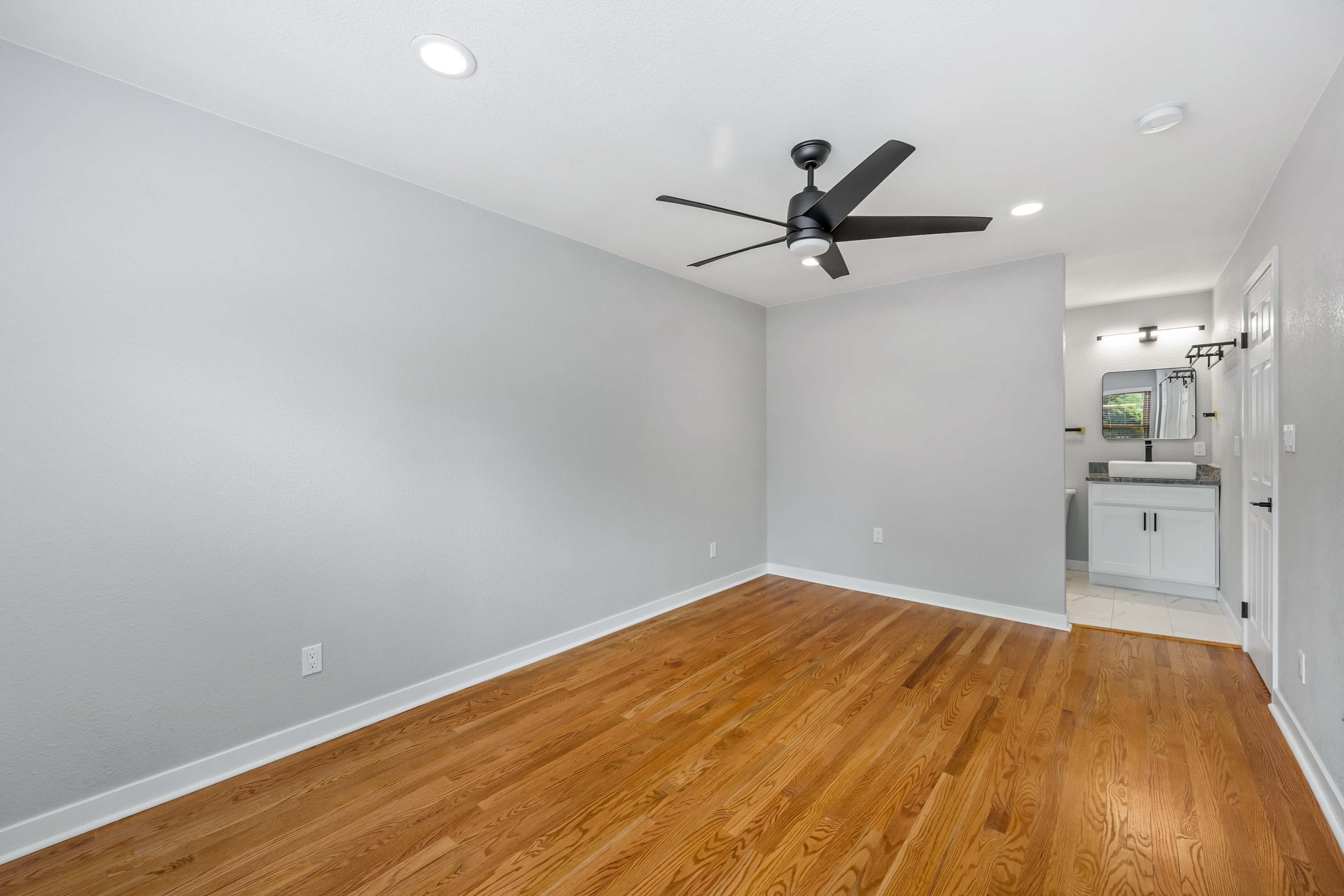  Beautifully renovated home in the desirable Three Fountains community - 物件實景