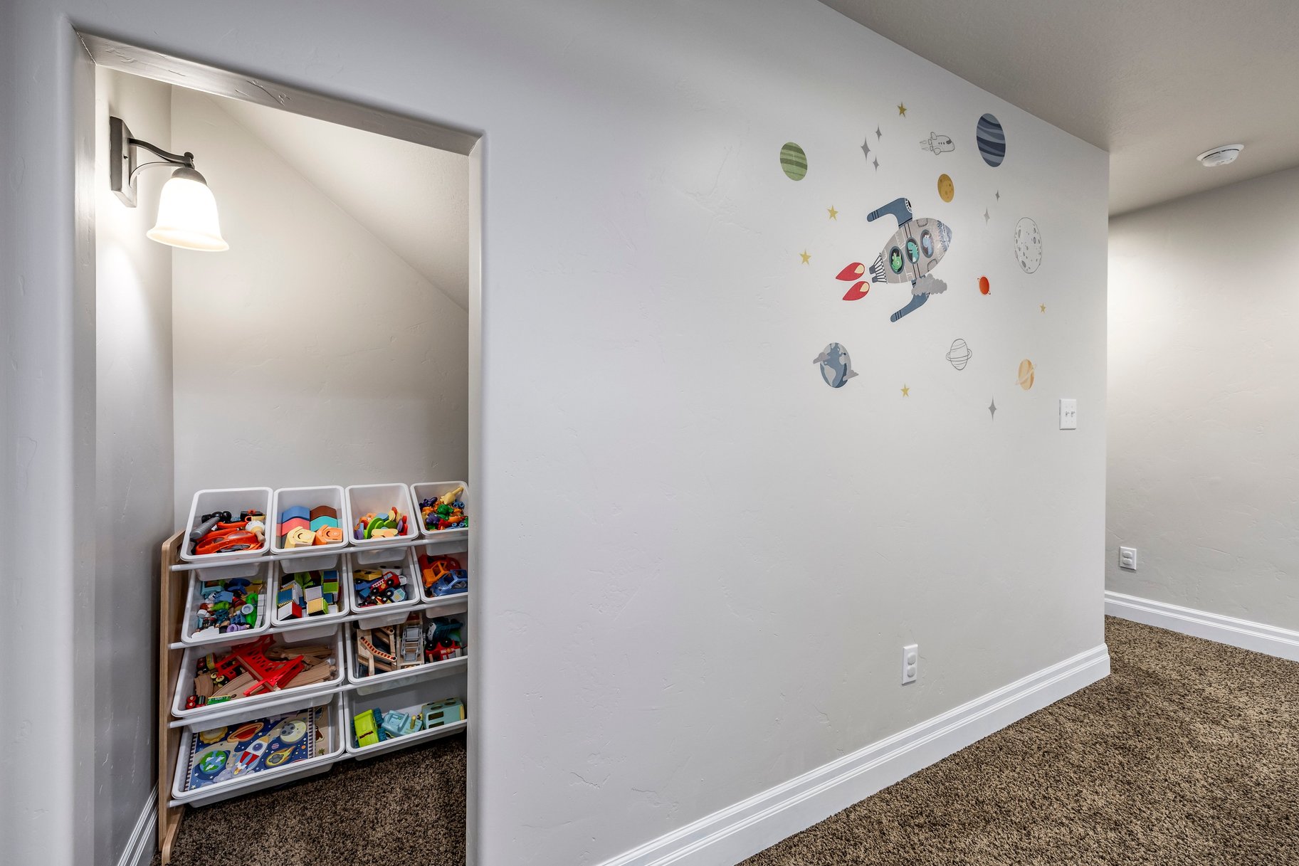  Fantastic Floor Plan in Great West Haven Location - 物件實景