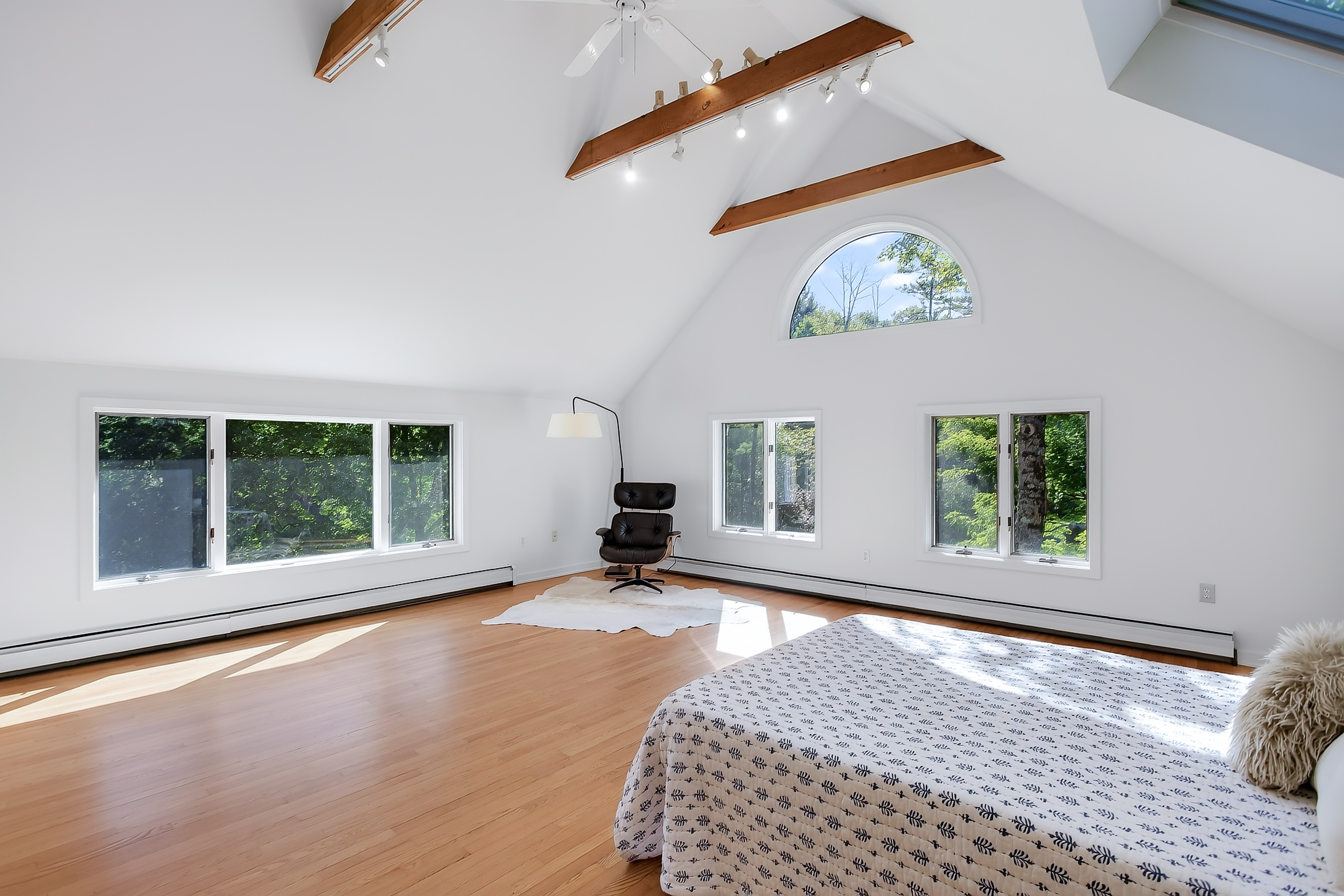  Light-Filled Contemporary Retreat Moments from Downtown - 物件實景
