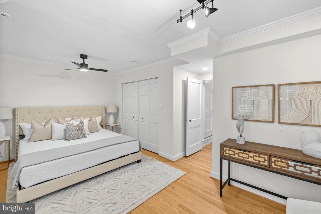 Washington, District of Columbia, 20007, United States, 4 Bedrooms Bedrooms, ,3 BathroomsBathrooms,Residential,For Sale,1975230