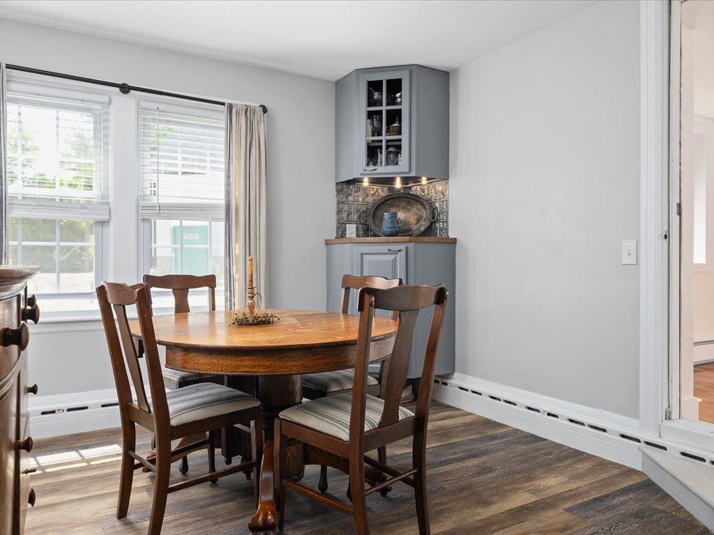 Westerly, Rhode Island, 02891, United States, 5 Bedrooms Bedrooms, ,4 BathroomsBathrooms,Residential,For Sale,1906613
