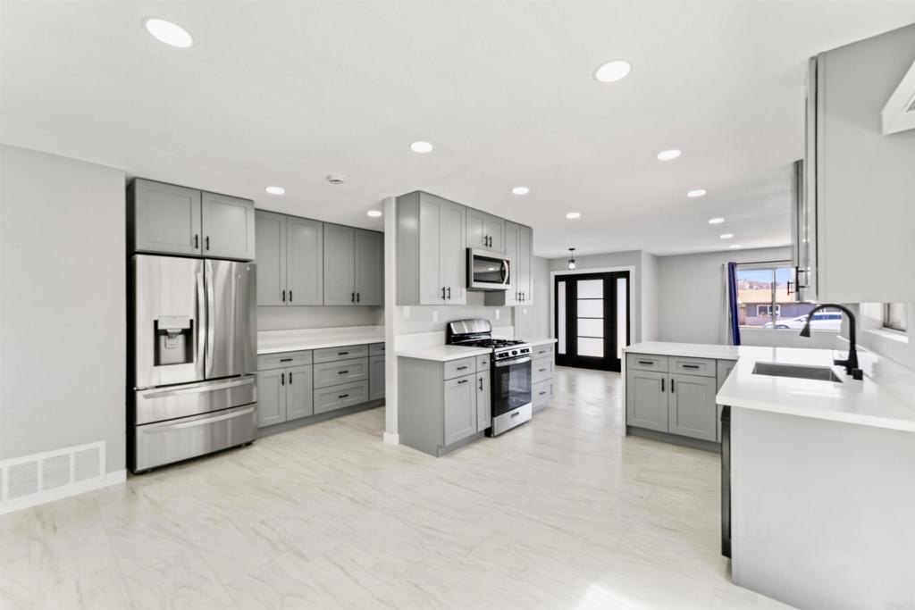 Lakeside, California, 92040, United States, 4 Bedrooms Bedrooms, ,2 BathroomsBathrooms,Residential,For Sale,1900967
