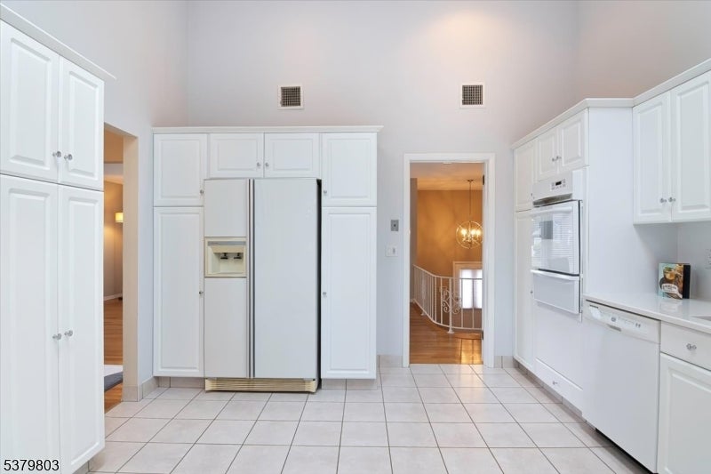 Fairfield Twp., New Jersey, 07004, United States, 3 Bedrooms Bedrooms, ,3 BathroomsBathrooms,Residential,For Sale,1923518