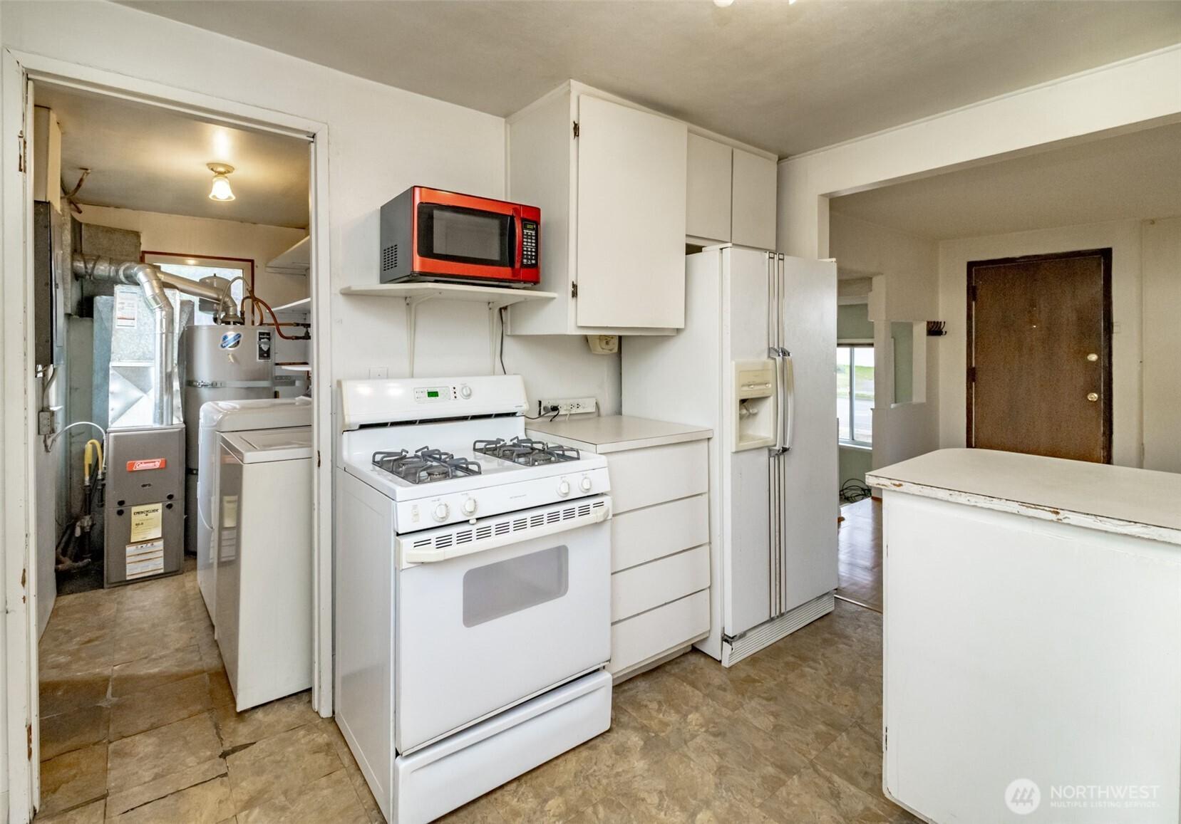 TUKWILA, Washington, 98168, United States, 2 Bedrooms Bedrooms, ,1 BathroomBathrooms,Residential,For Sale,2003003