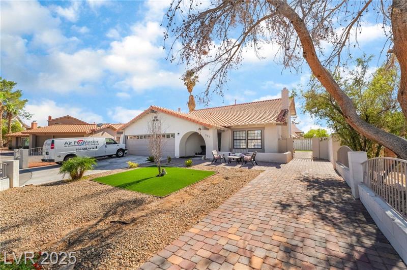 Henderson, Nevada, 89014, United States, 4 Bedrooms Bedrooms, ,2 BathroomsBathrooms,Residential,For Sale,1977160