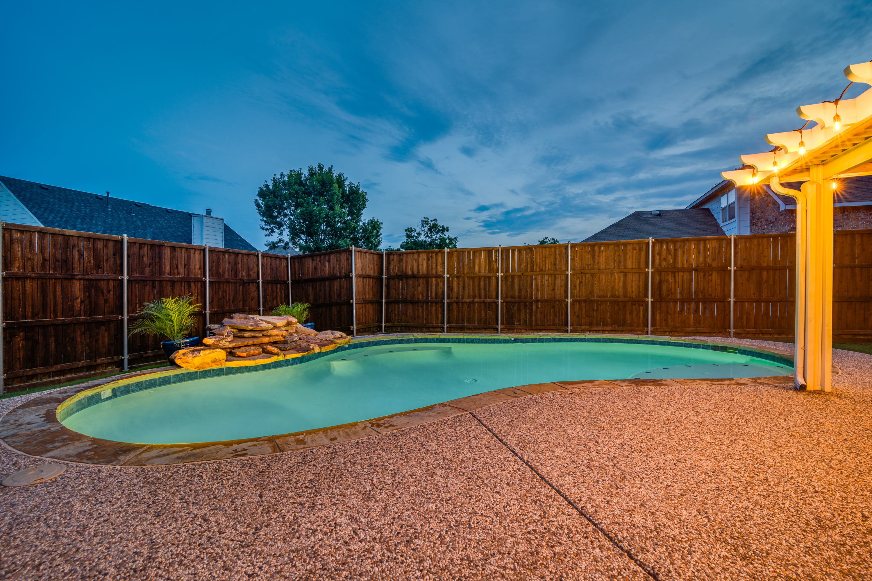  A Rockwall Pool Home That Checks the Boxes - 物件實景