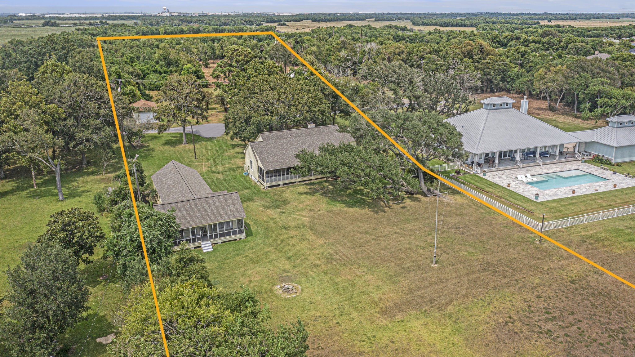 Beach City, Texas, 77523, United States, 2 Bedrooms Bedrooms, ,2 BathroomsBathrooms,Residential,For Sale,1925537