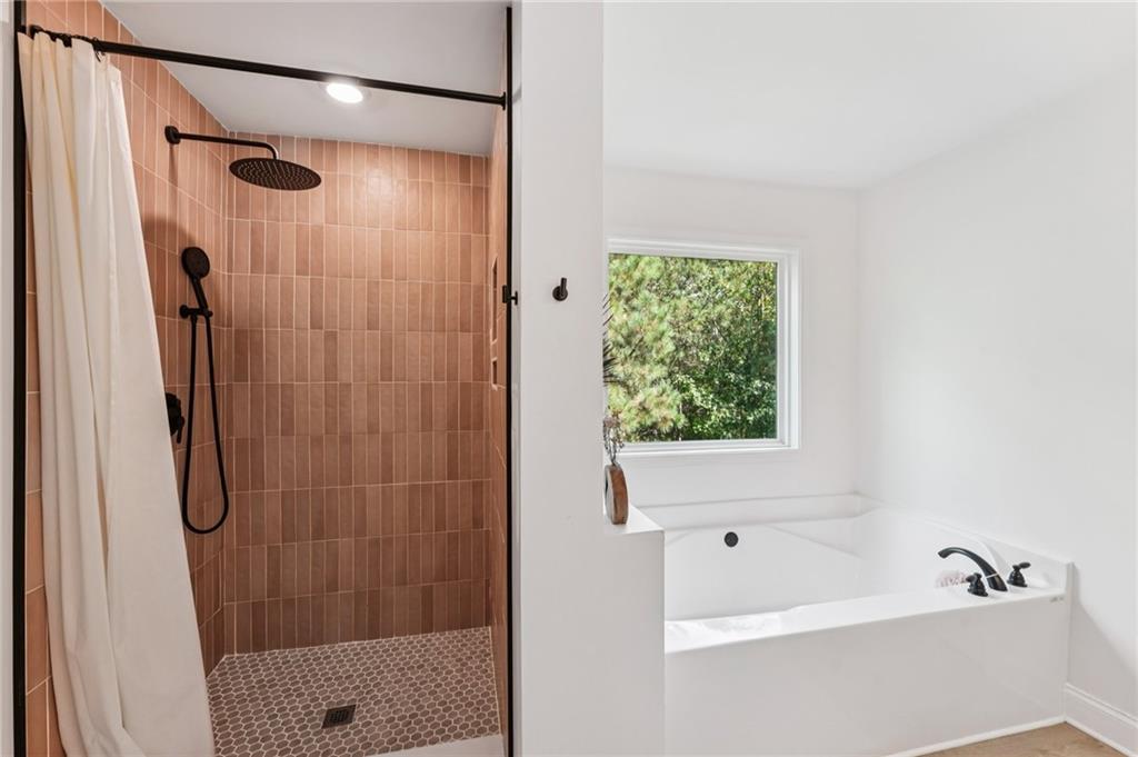 Canton, Georgia, 30114, United States, 6 Bedrooms Bedrooms, ,4 BathroomsBathrooms,Residential,For Sale,1978205