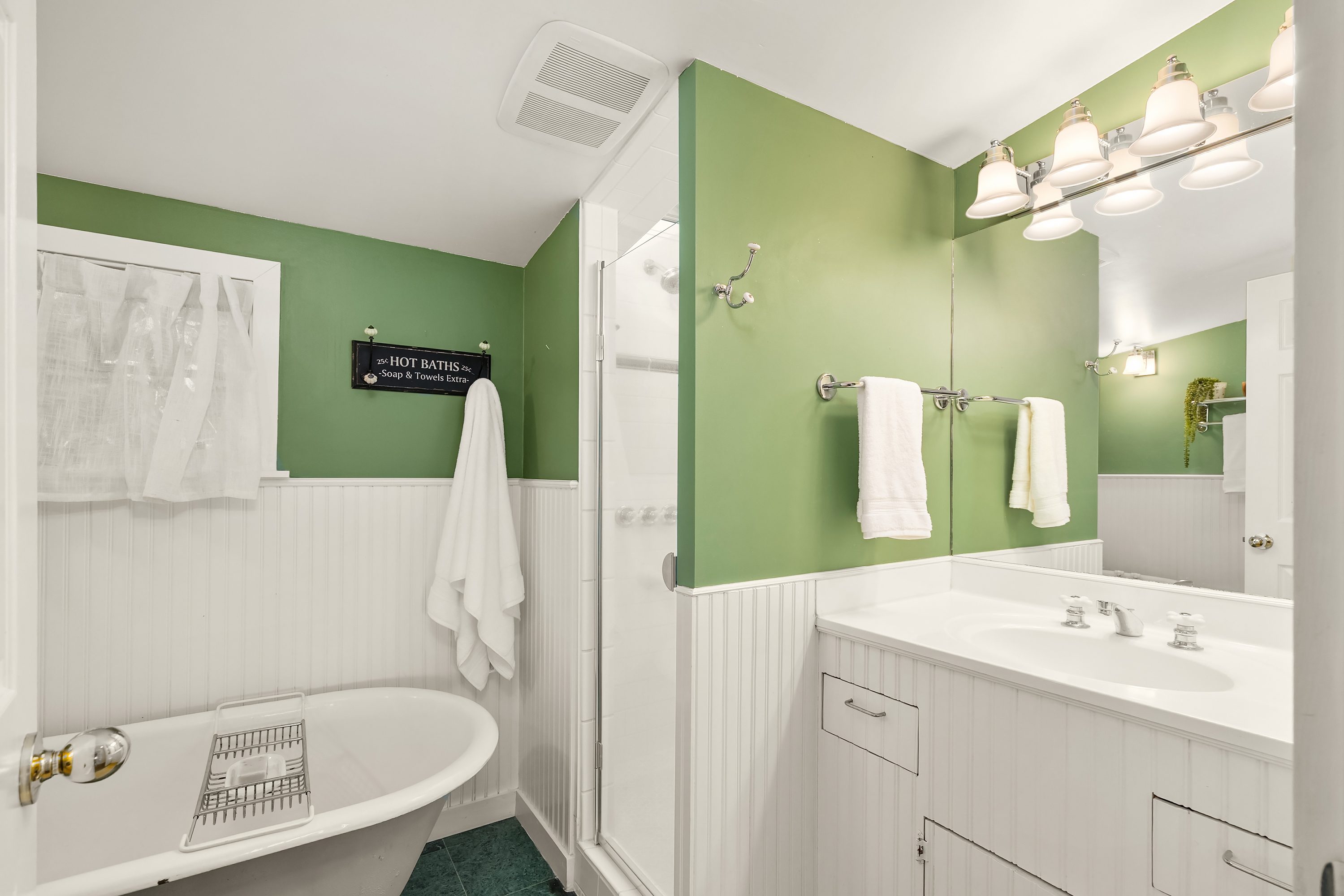  8405 Hansen Road Northeast, Bainbridge Island, WA 98110 - 物件實景