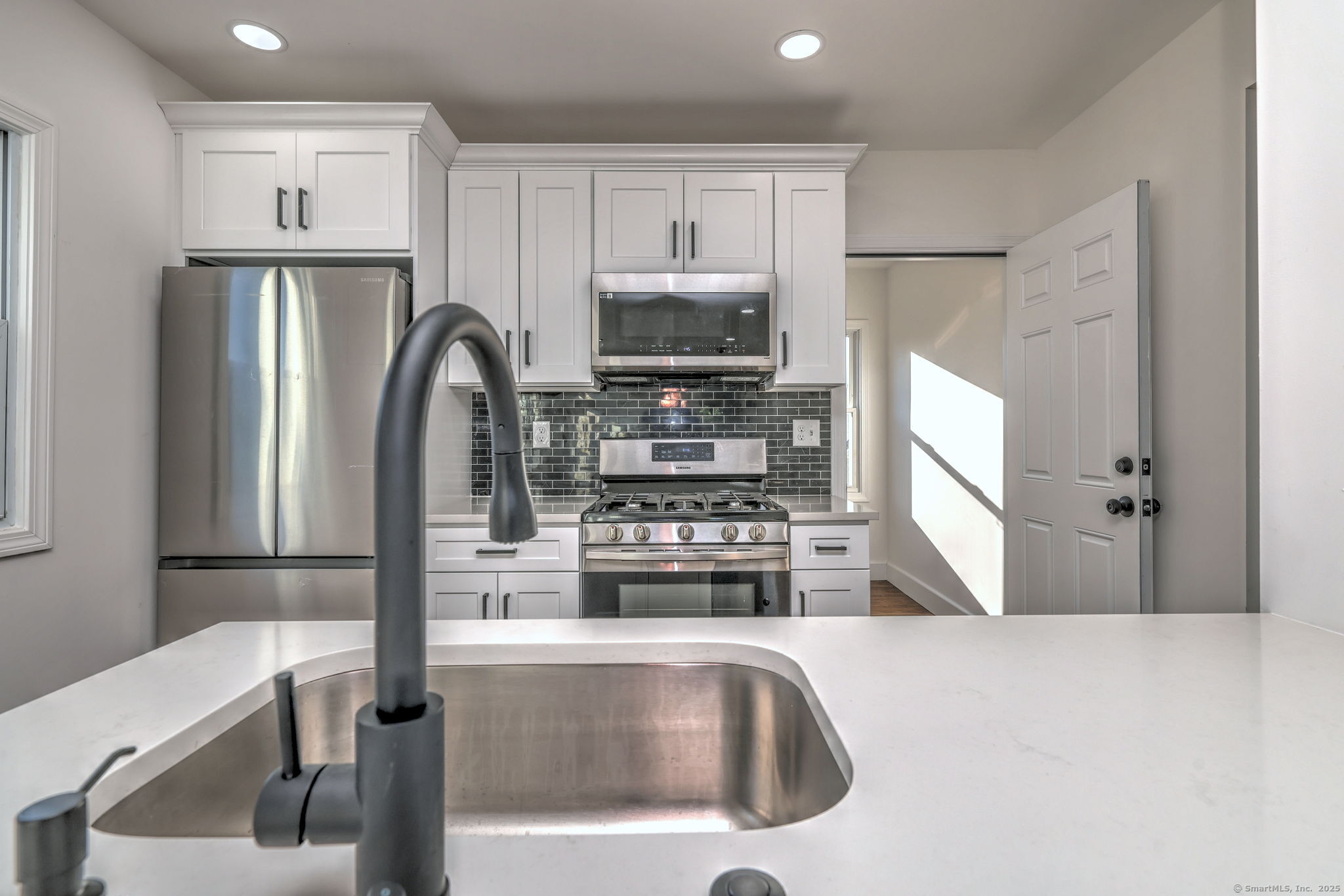 Hamden, Connecticut, 06514, United States, 8 Bedrooms Bedrooms, ,3 BathroomsBathrooms,Residential,For Sale,1940598