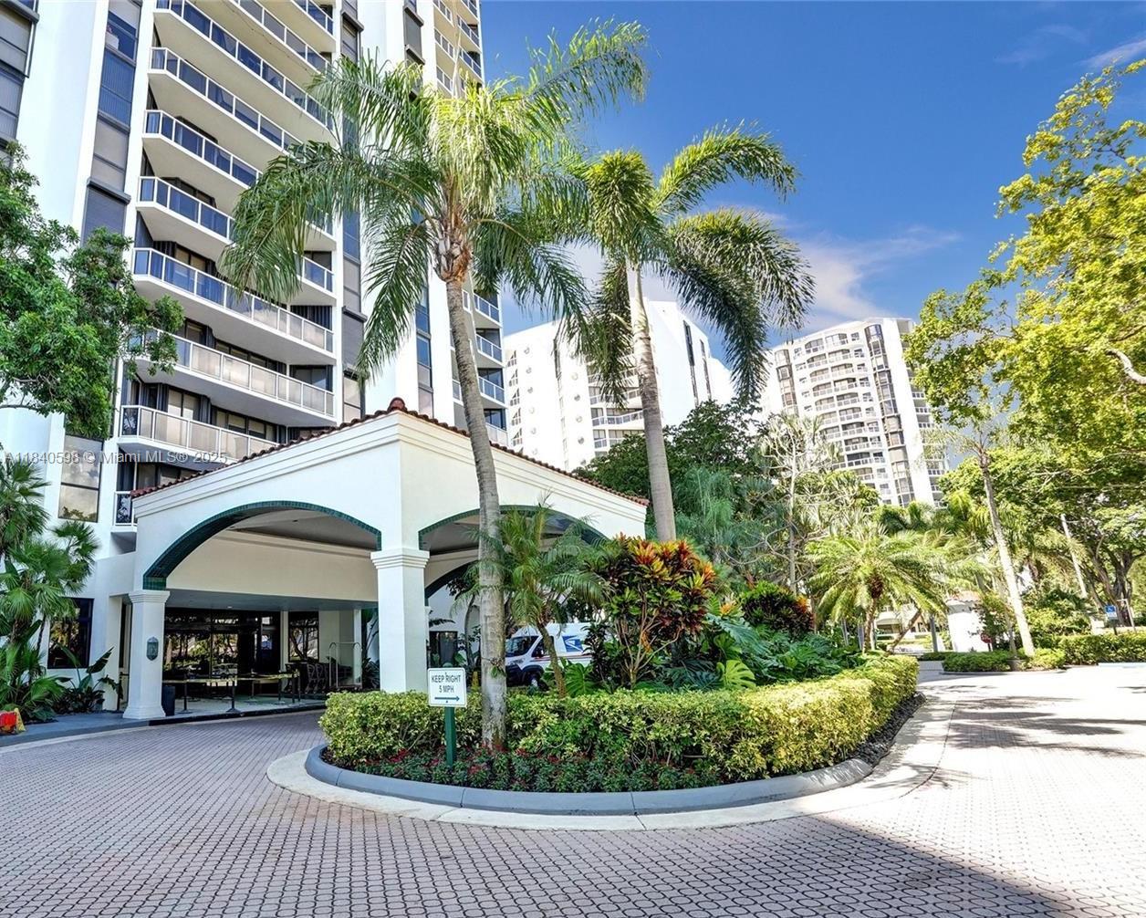 Aventura, Florida, 33180, United States, 2 Bedrooms Bedrooms, ,2 BathroomsBathrooms,Residential,For Sale,1897666