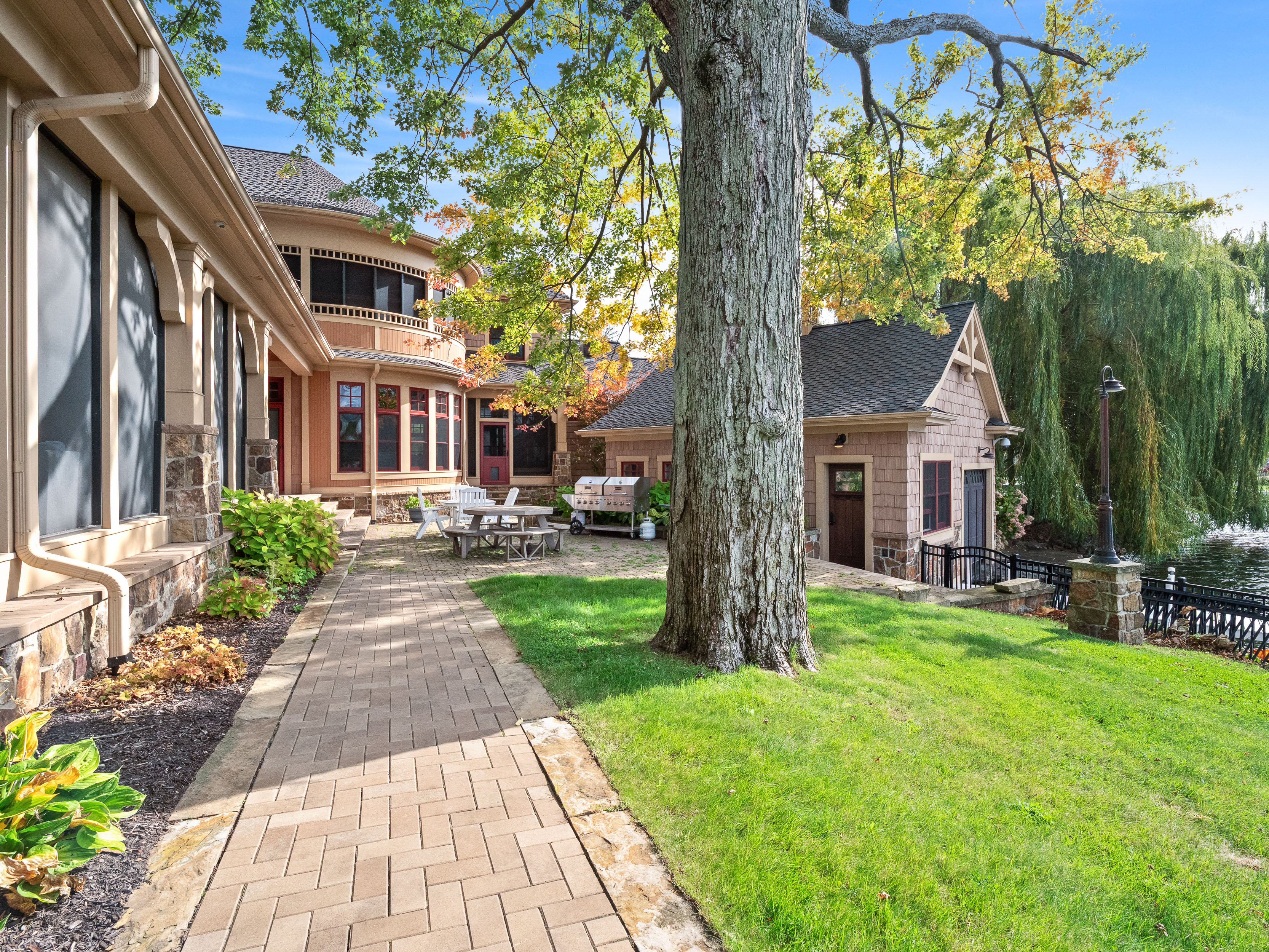  Multiple Residences on a 2.7 Acre Peninsula off Lake Wawasee - 物件實景