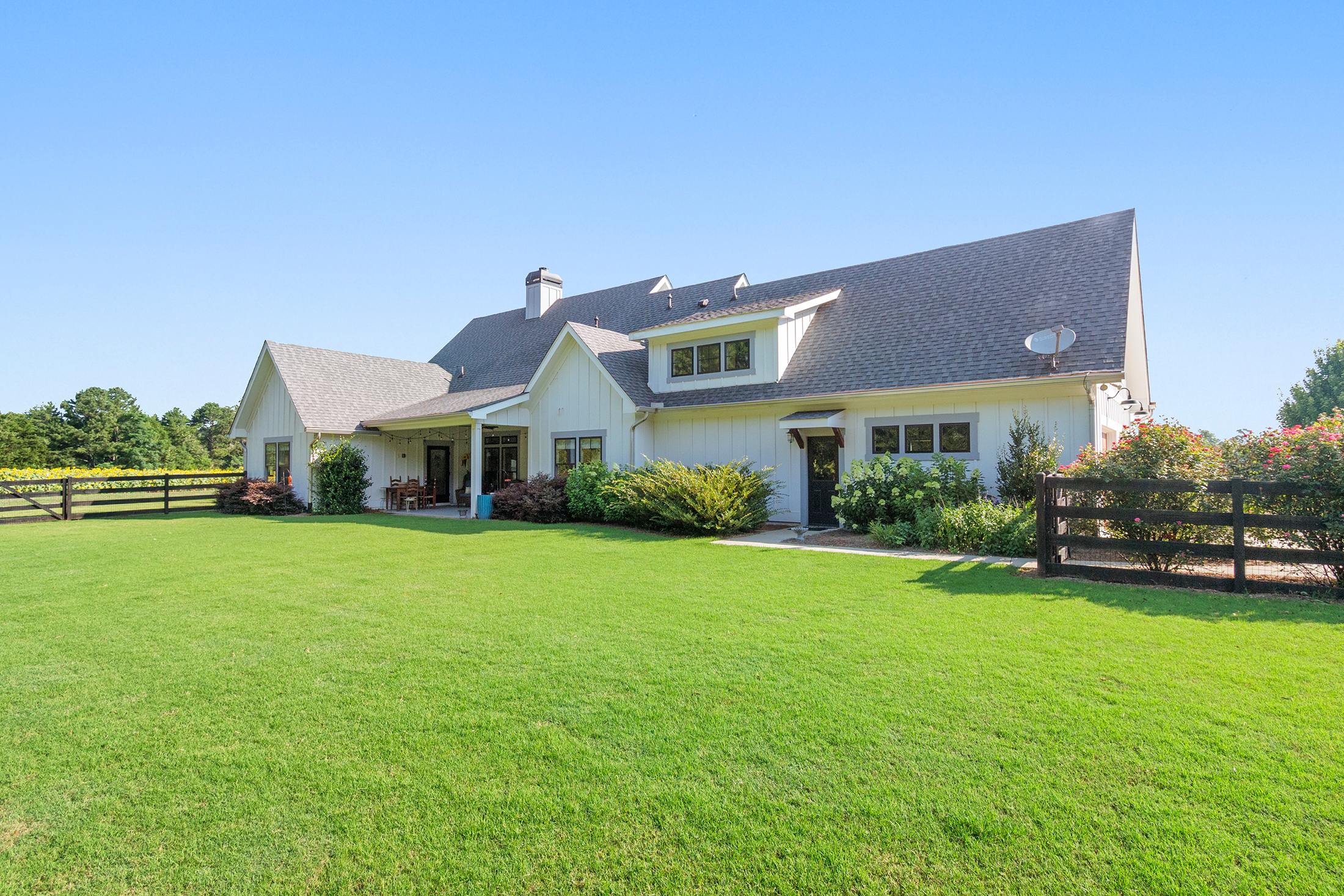  Tucked Away on Five+/- Acres - 物件實景