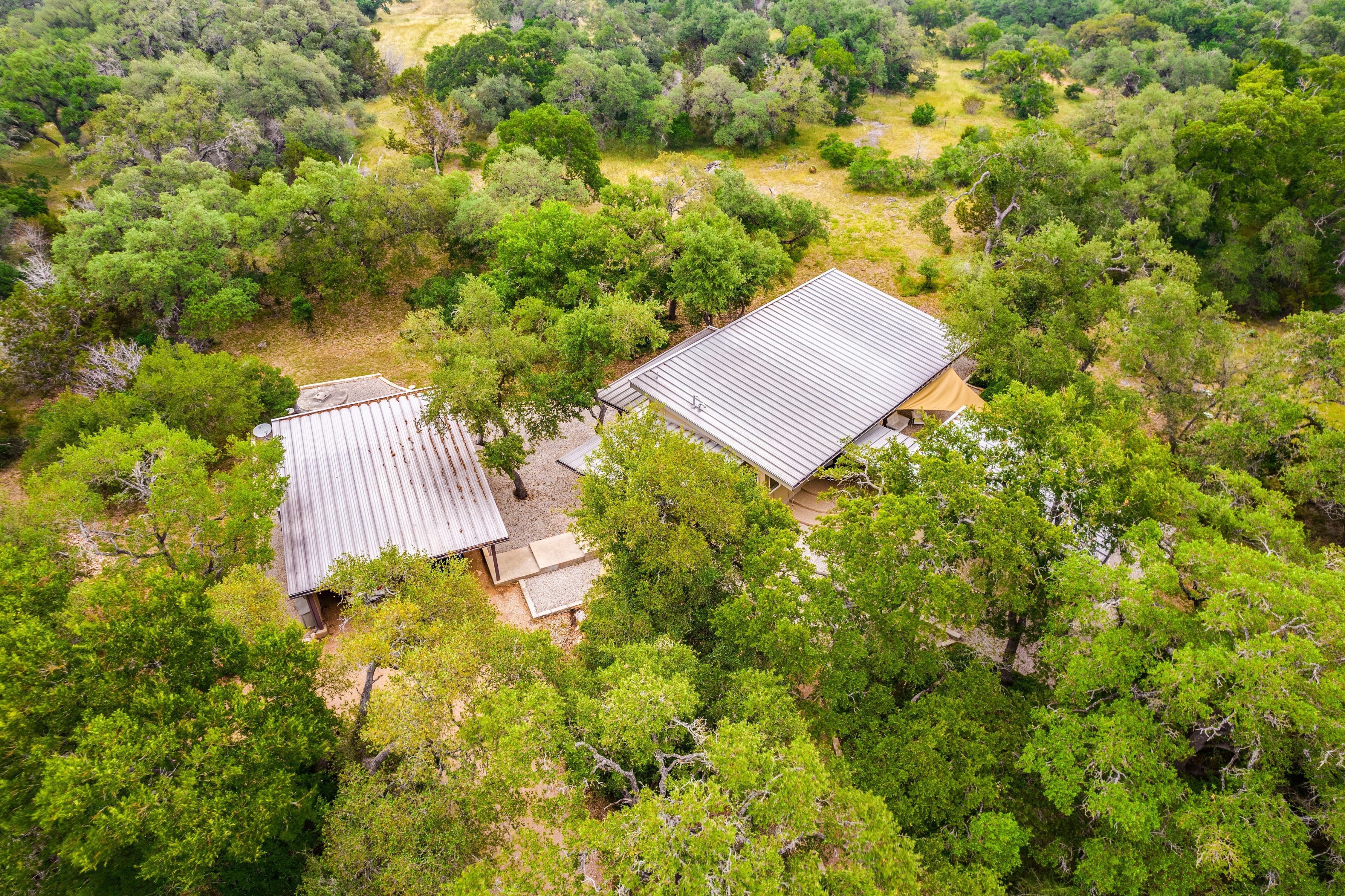  A Modern Hill Country Retreat on 5 Lush Acres - 物件實景