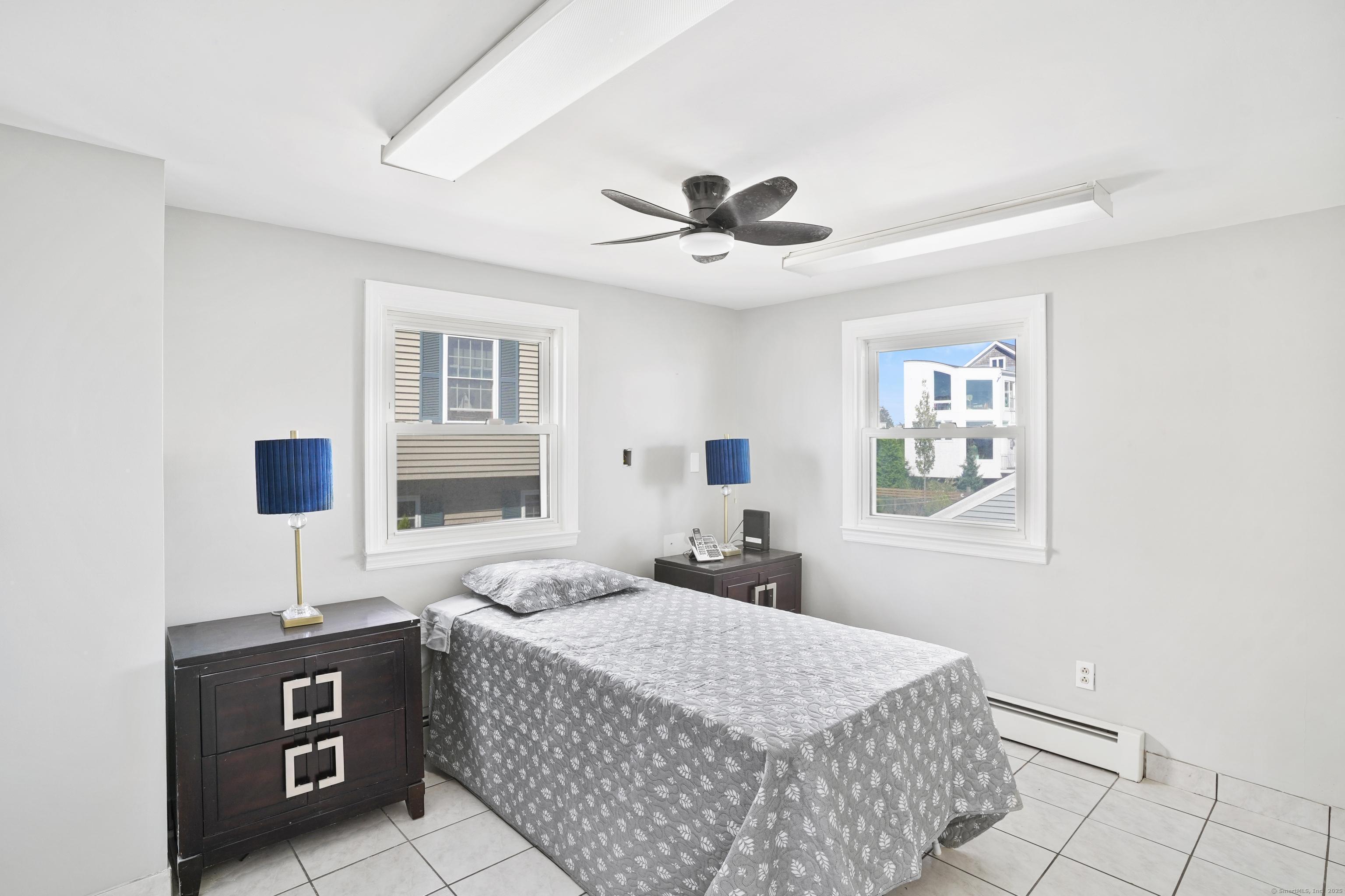 Stratford, Connecticut, 06615, United States, 3 Bedrooms Bedrooms, ,2 BathroomsBathrooms,Residential,For Sale,1940586