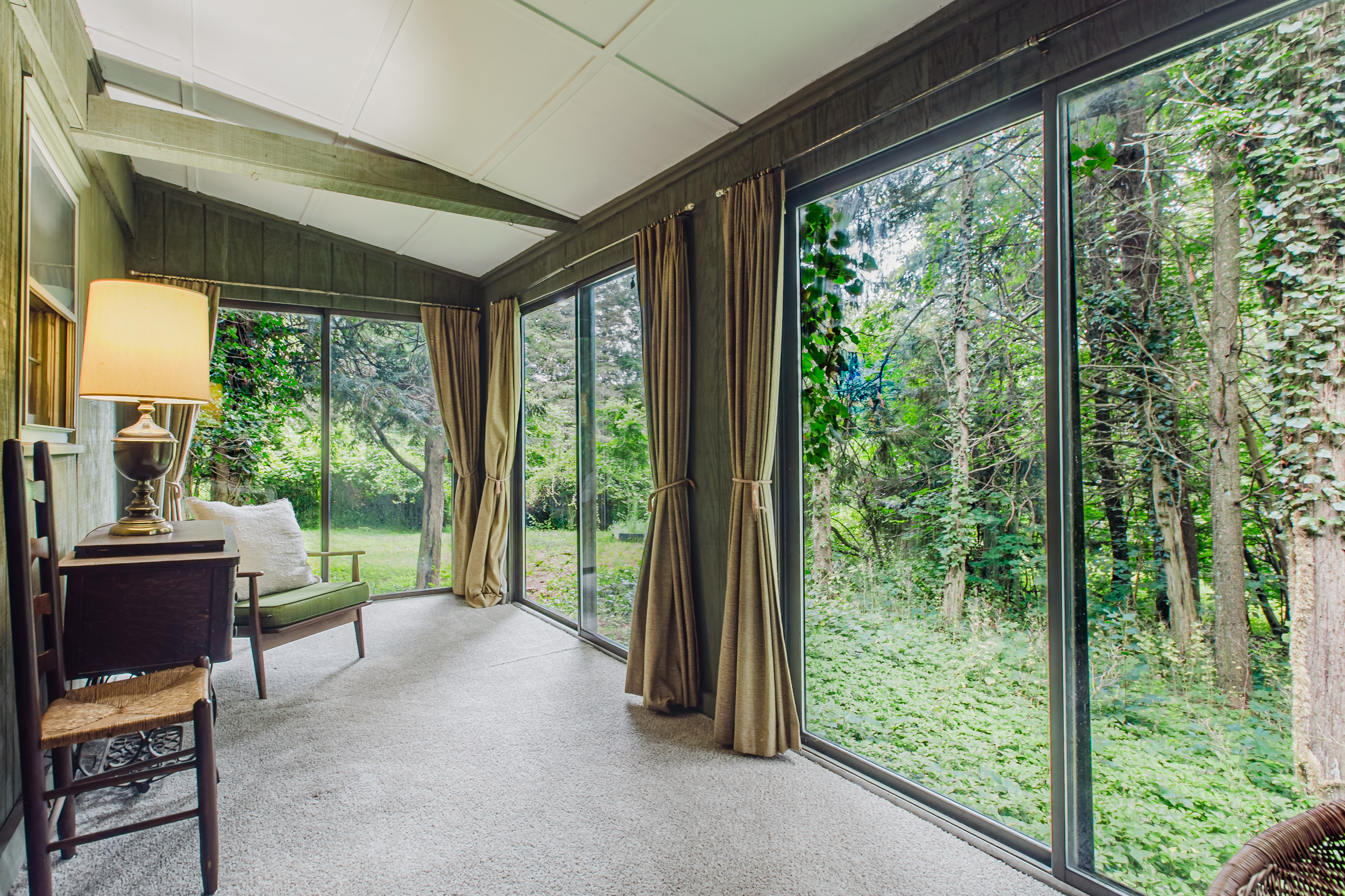  Five Bedroom Home Tucked Away  at the End of a Private Road - 物件實景