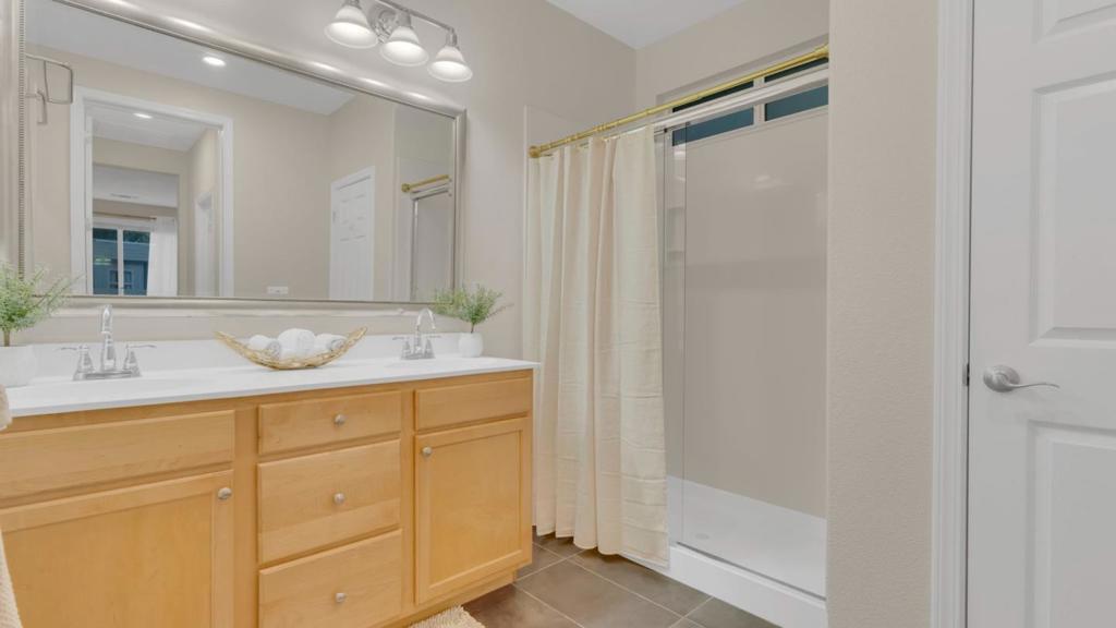 Hollister, California, 95023, United States, 4 Bedrooms Bedrooms, ,2 BathroomsBathrooms,Residential,For Sale,1976476