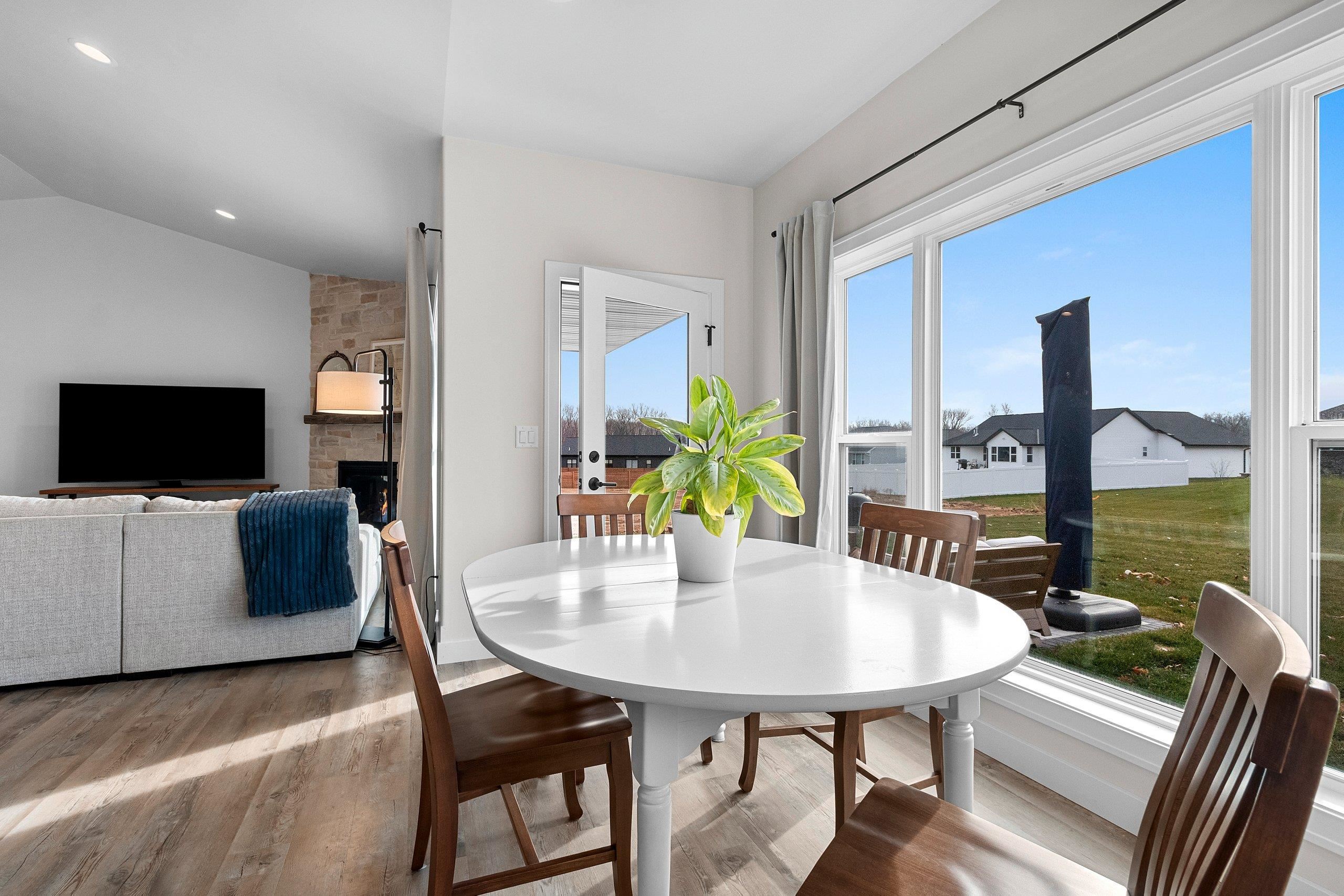 SUAMICO, Wisconsin, 54313, United States, 5 Bedrooms Bedrooms, ,4 BathroomsBathrooms,Residential,For Sale,2000952