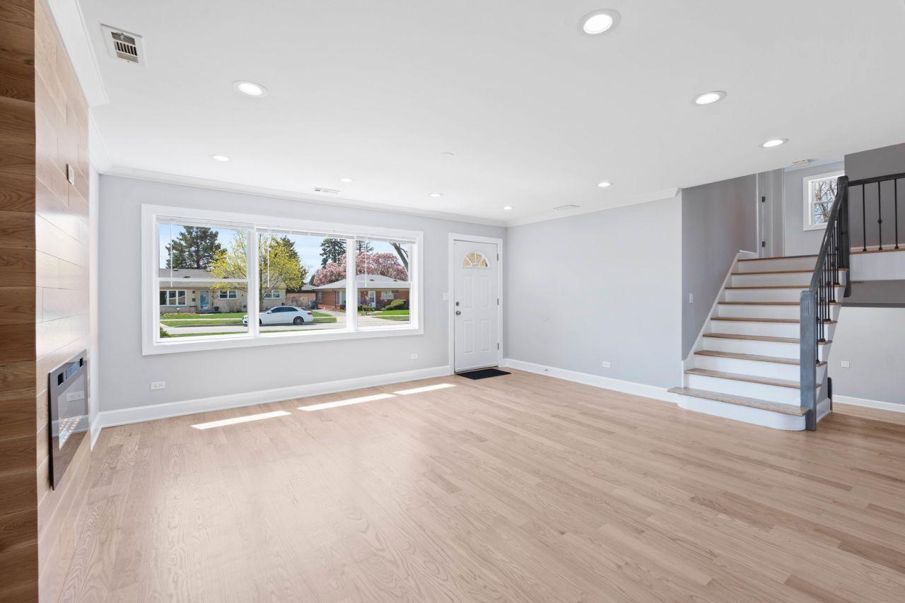 Des Plaines, Illinois, 60016, United States, 4 Bedrooms Bedrooms, ,2 BathroomsBathrooms,Residential,For Sale,1826836