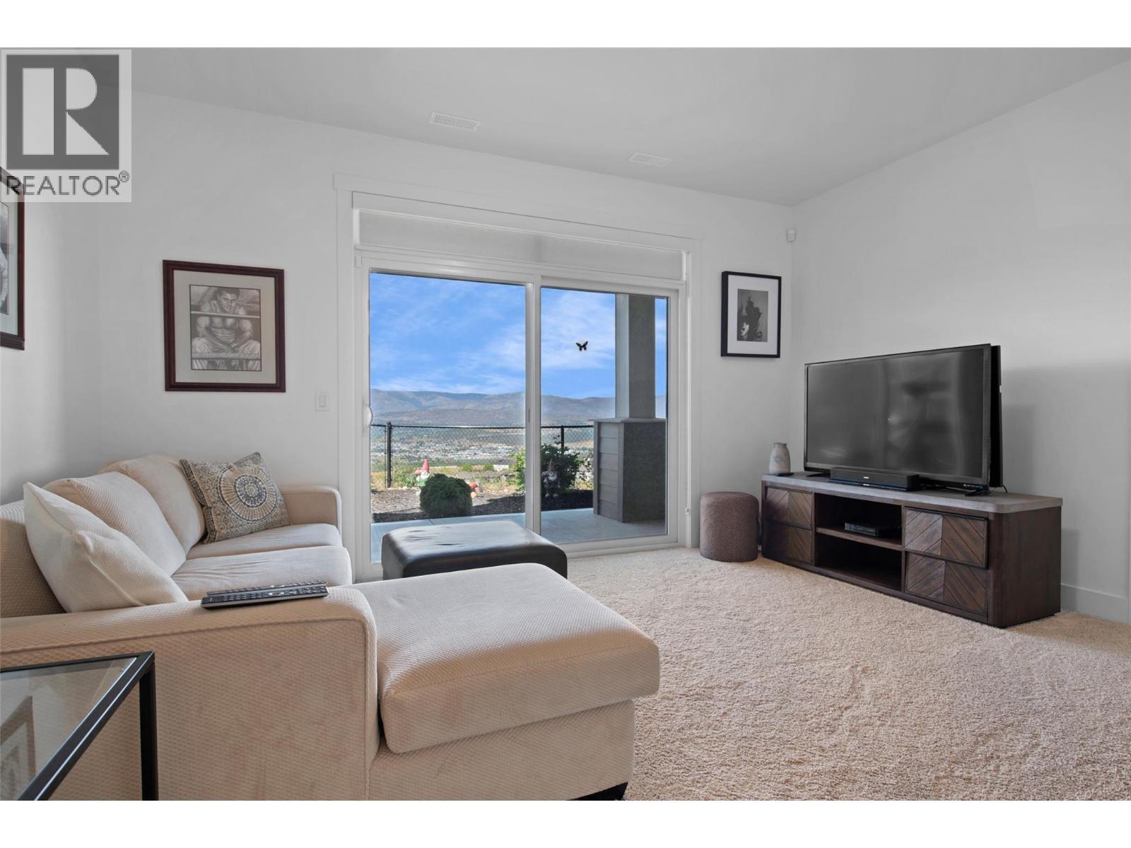 KELOWNA, British Columbia, V1P 1T8, CA, 3 Bedrooms Bedrooms, ,3 BathroomsBathrooms,Residential,For Sale,1947408