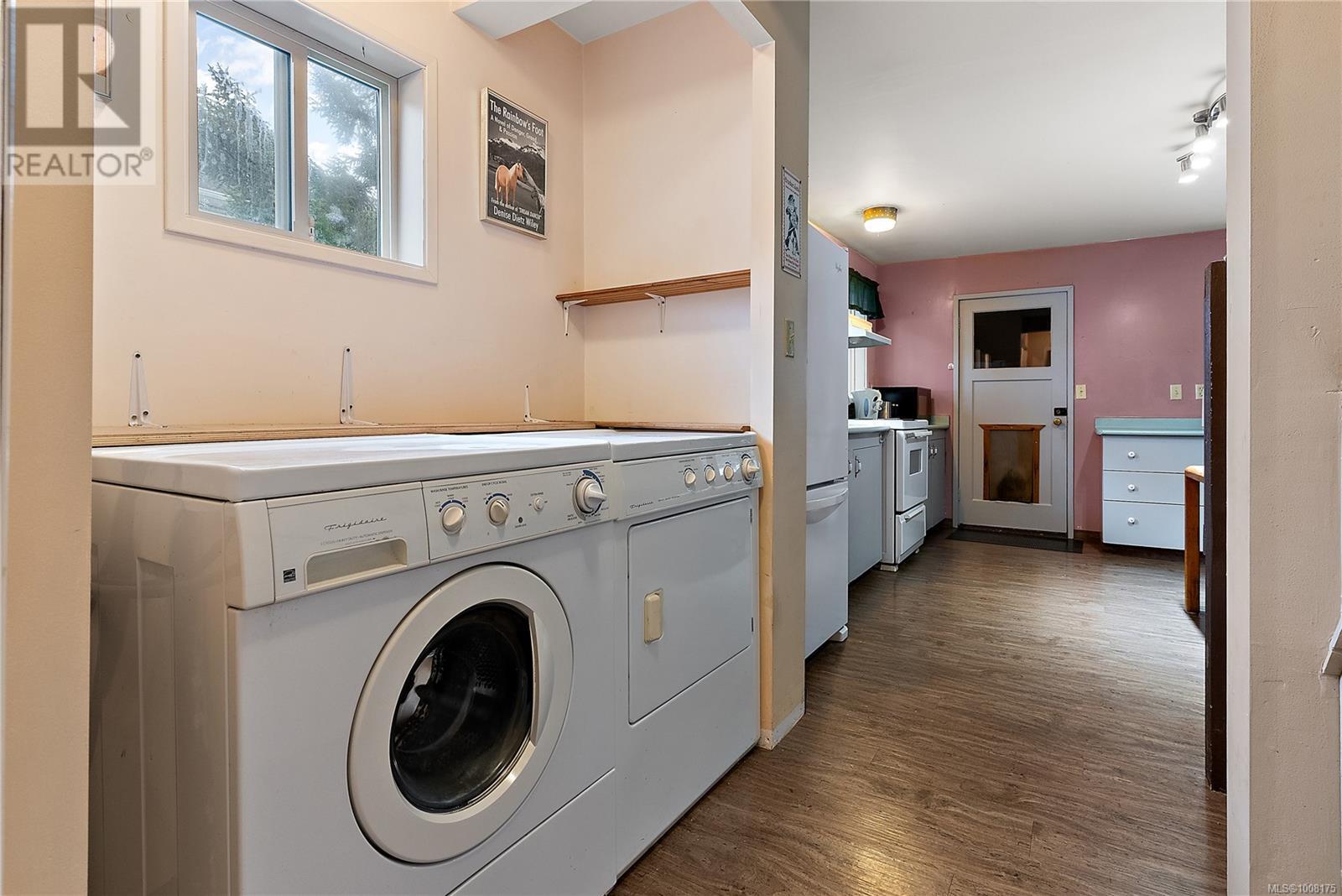 SIDNEY, British Columbia, V8L 2W2, CA, 2 Bedrooms Bedrooms, ,1 BathroomBathrooms,Residential,For Sale,1902048