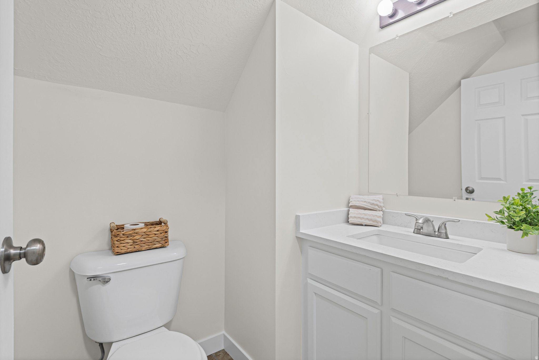 Sandy, Utah, 84070, United States, 3 Bedrooms Bedrooms, ,3 BathroomsBathrooms,Residential,For Sale,1996029