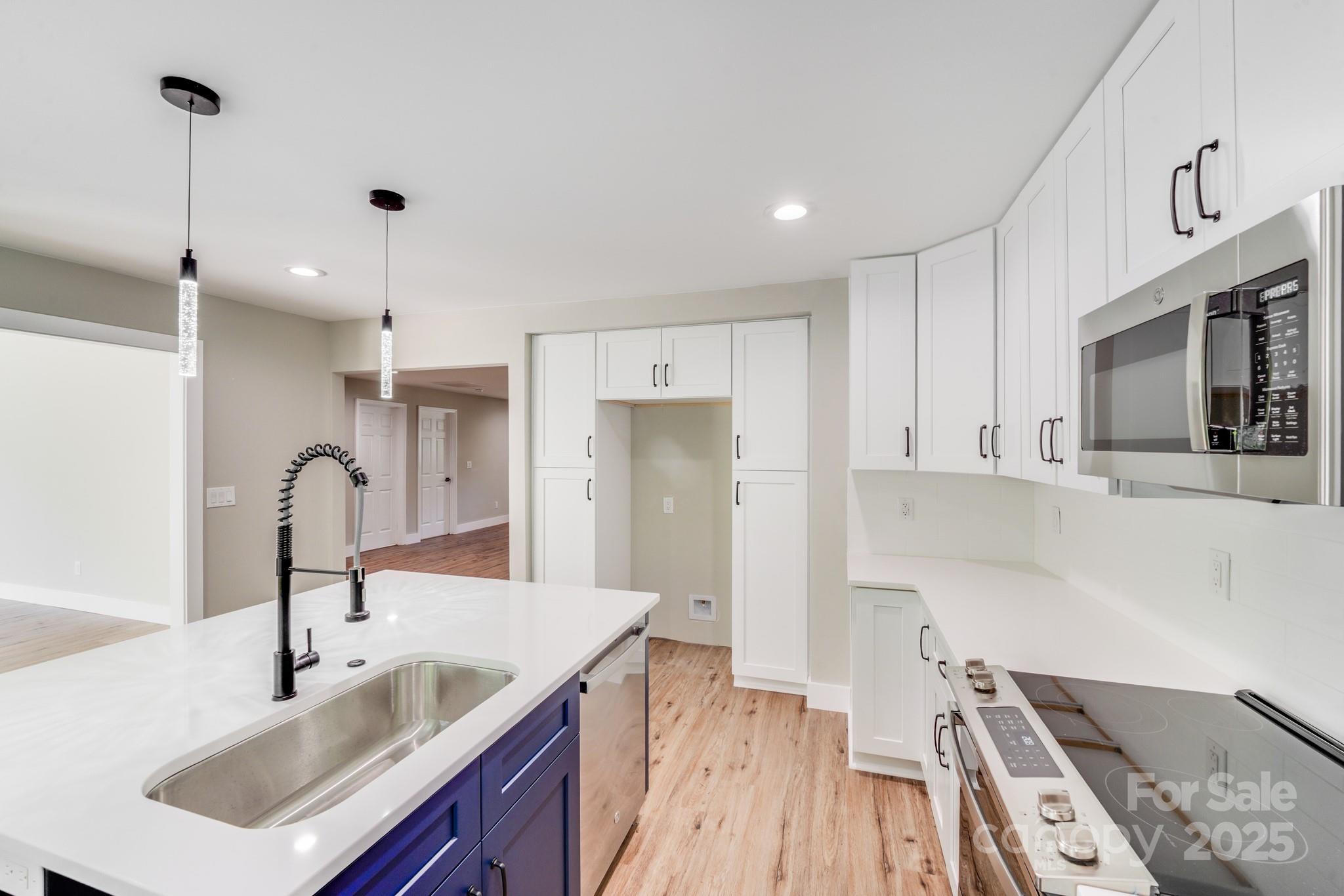 Charlotte, North Carolina, 28210, United States, 3 Bedrooms Bedrooms, ,3 BathroomsBathrooms,Residential,For Sale,1836887