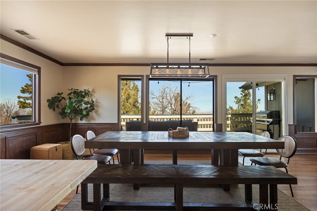 Lake Arrowhead, California, 92352, United States, 6 Bedrooms Bedrooms, ,5 BathroomsBathrooms,Residential,For Sale,1950962