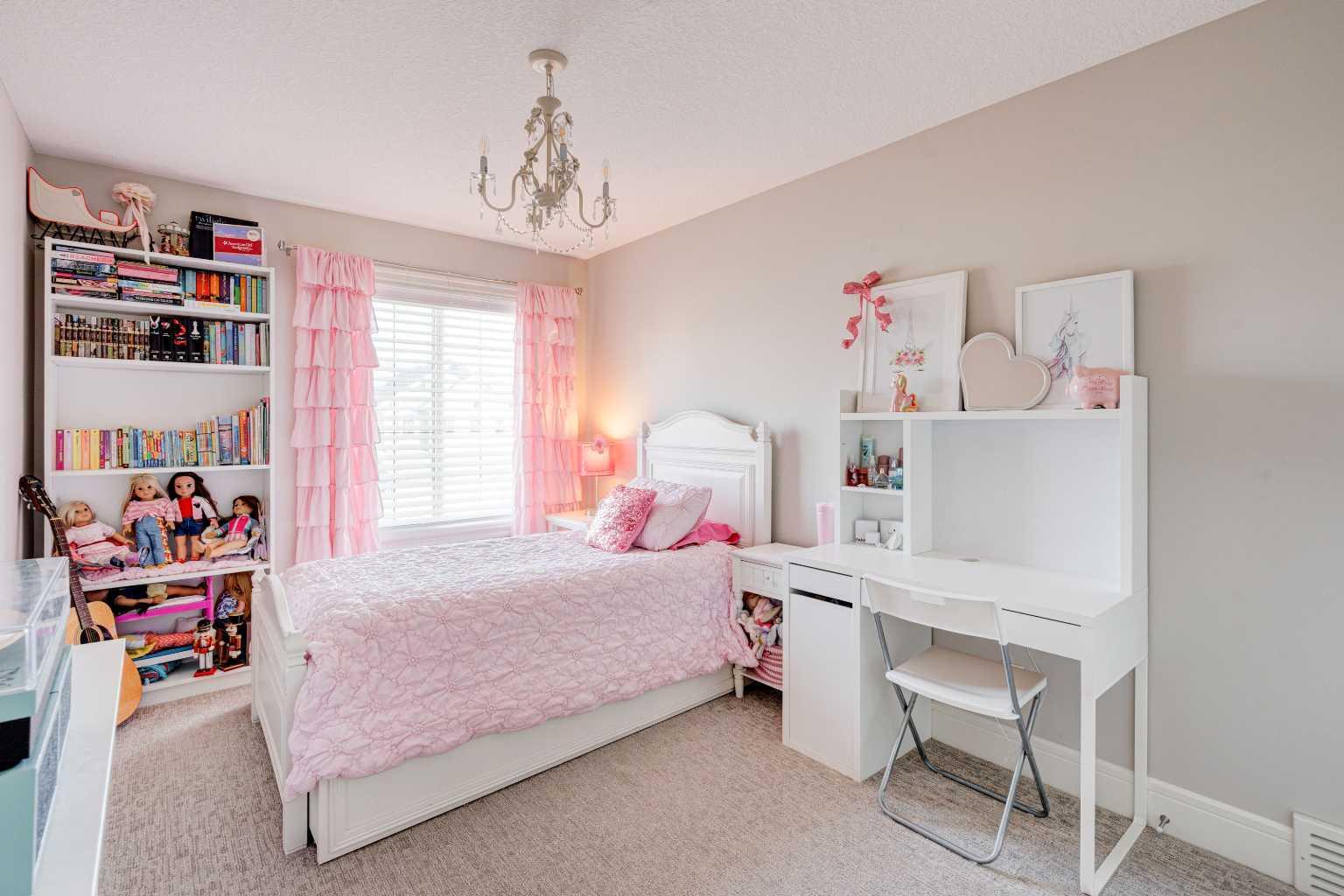 CALGARY, Alberta, T2X 2E1, CA, 4 Bedrooms Bedrooms, ,3 BathroomsBathrooms,Residential,For Sale,1987816