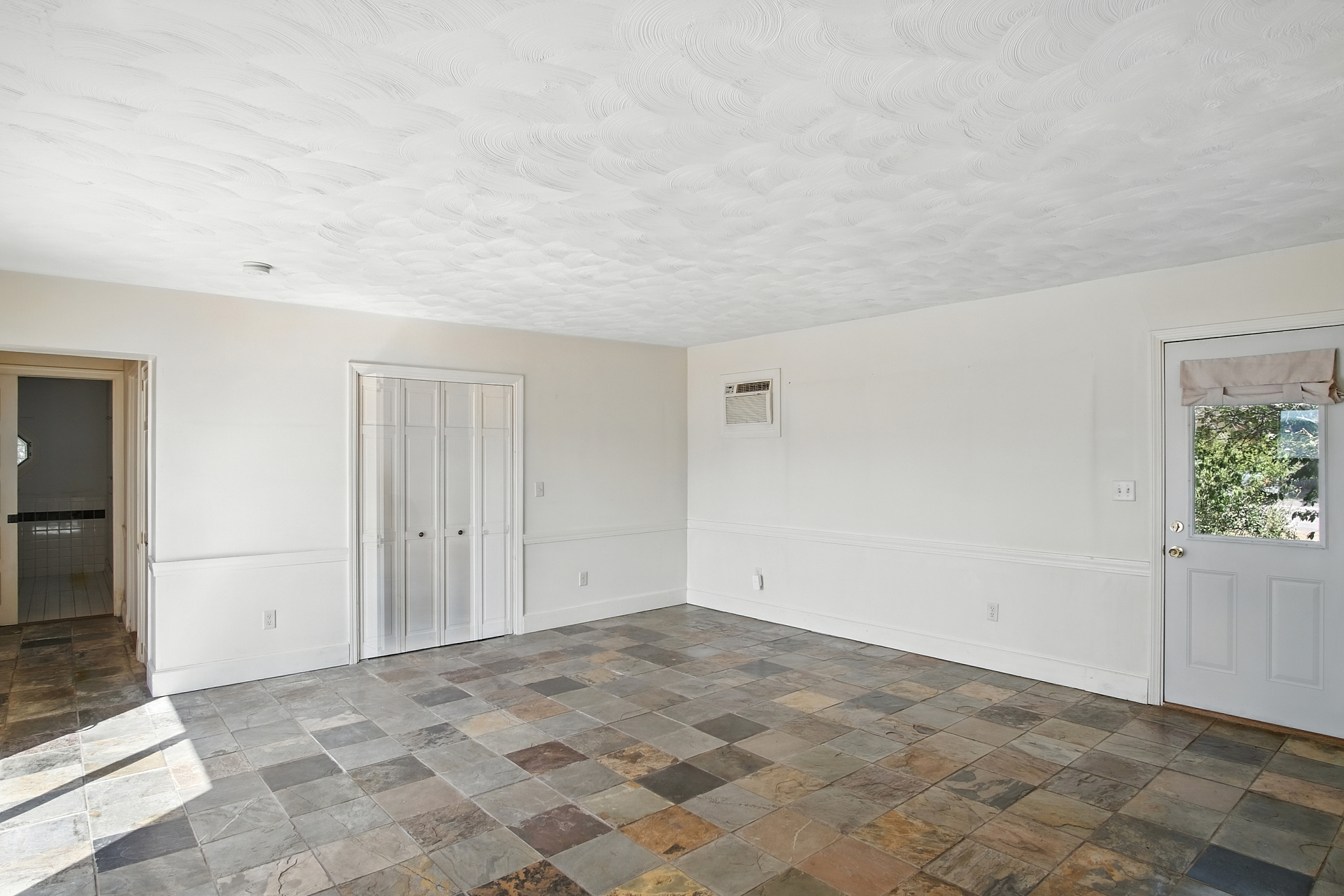 Hot Springs, South Dakota, 57747, United States, 5 Bedrooms Bedrooms, ,4 BathroomsBathrooms,Residential,For Sale,1983319