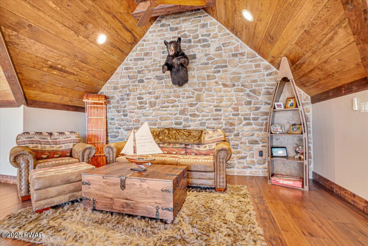 Lake Ariel, Pennsylvania, 18436, United States, 6 Bedrooms Bedrooms, ,4 BathroomsBathrooms,Residential,For Sale,2005698