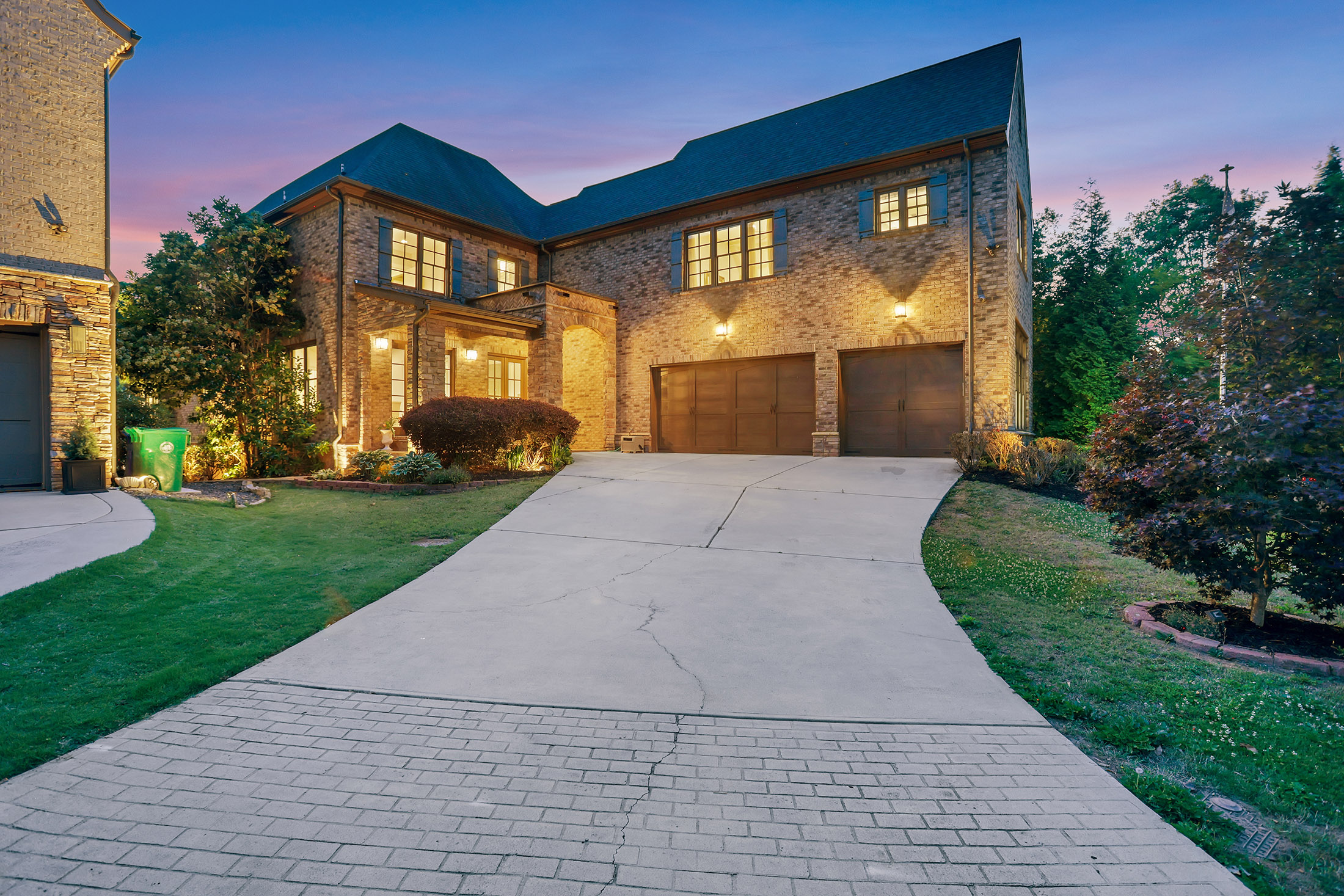  Sophisticated Brick Residence in Coveted Brookhaven Location - 物件實景