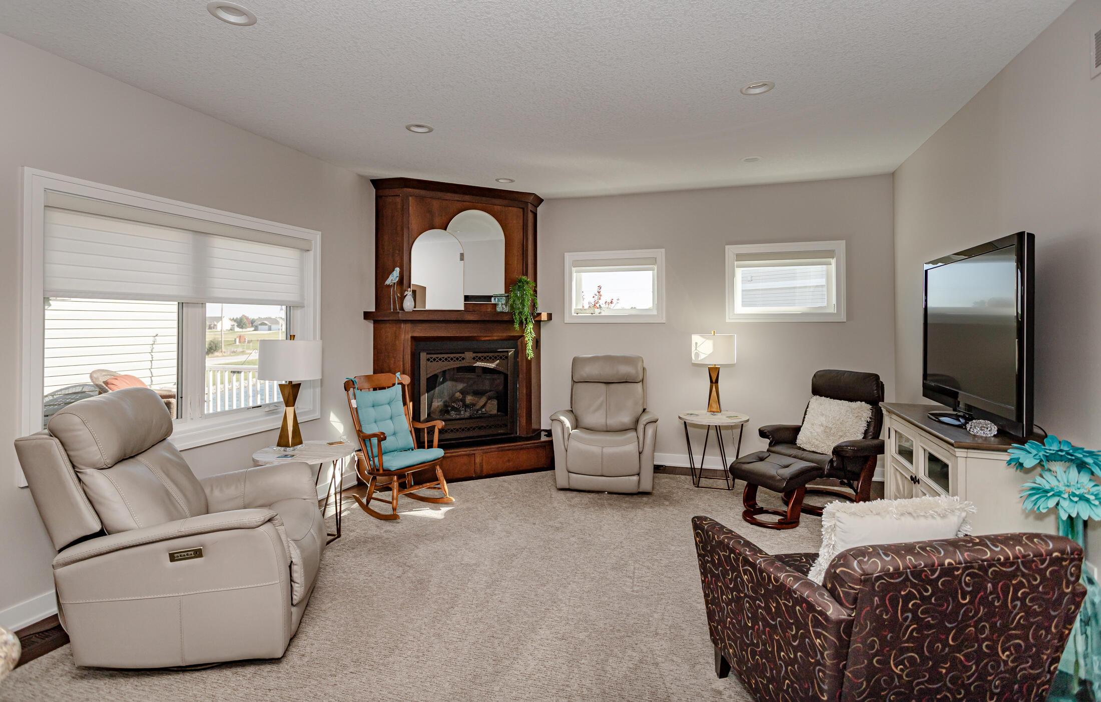 Huxley, Iowa, 50124, United States, 3 Bedrooms Bedrooms, ,4 BathroomsBathrooms,Residential,For Sale,1976803