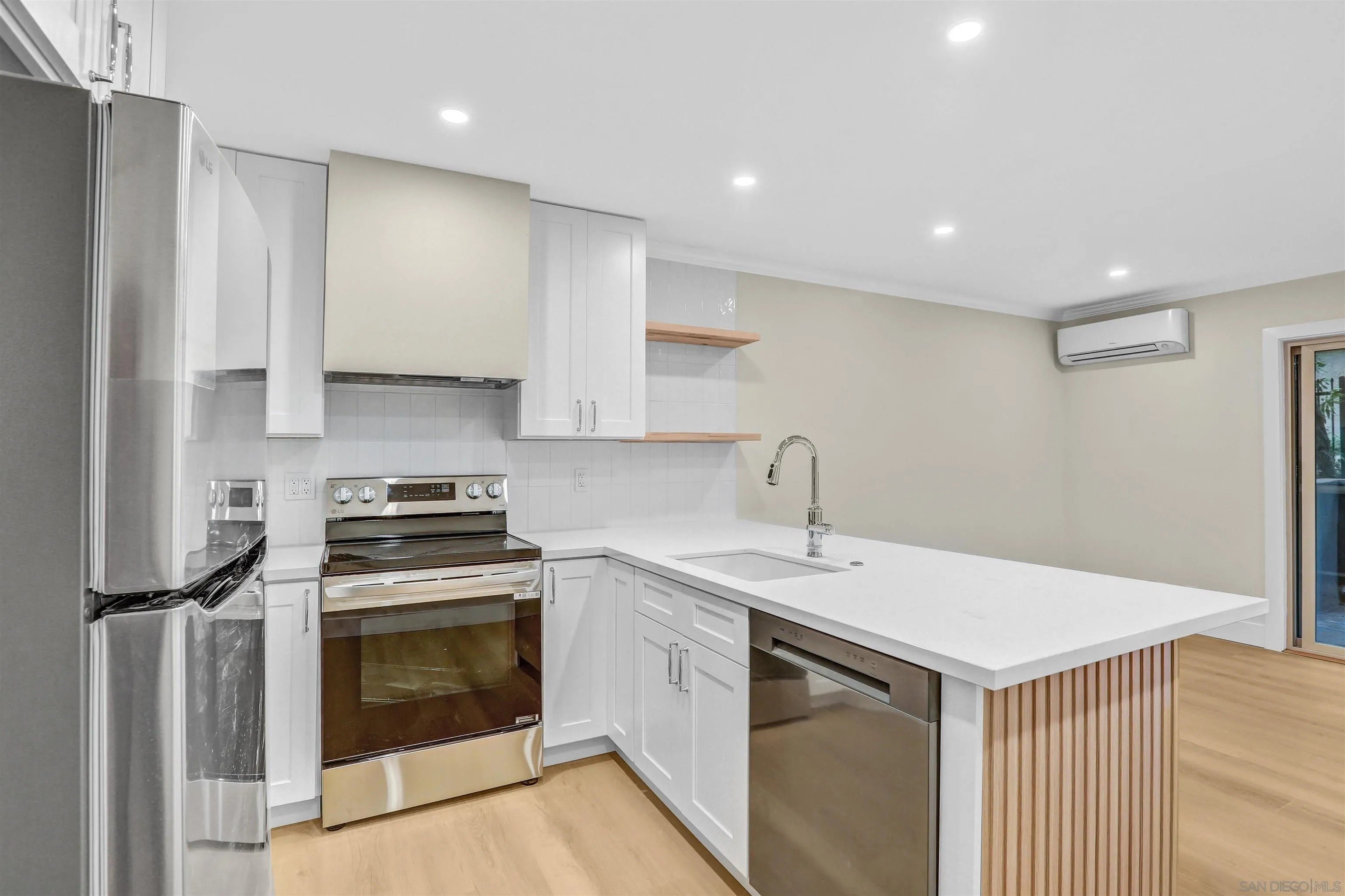 San Diego, California, 92107, United States, 2 Bedrooms Bedrooms, ,1 BathroomBathrooms,Residential,For Sale,1874558