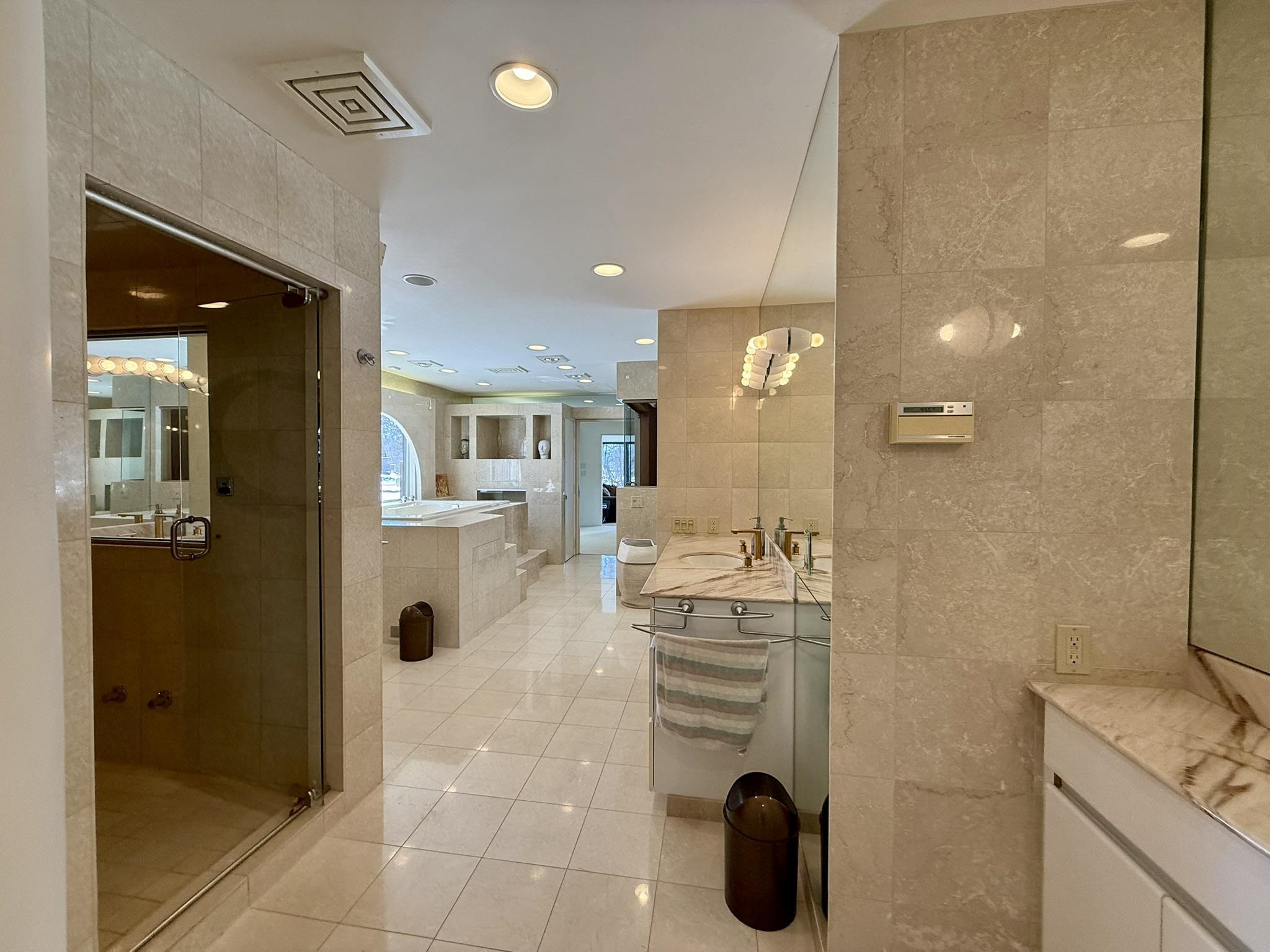 La Crosse, Wisconsin, 54601, United States, 4 Bedrooms Bedrooms, ,5 BathroomsBathrooms,Residential,For Sale,2049360