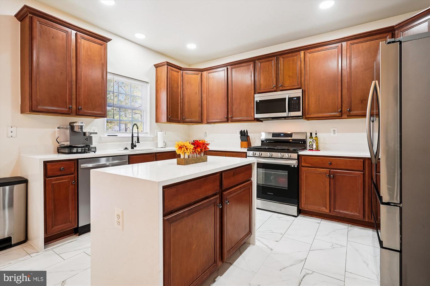 Woodbridge, Virginia, 22191, United States, 3 Bedrooms Bedrooms, ,4 BathroomsBathrooms,Residential,For Sale,1989023