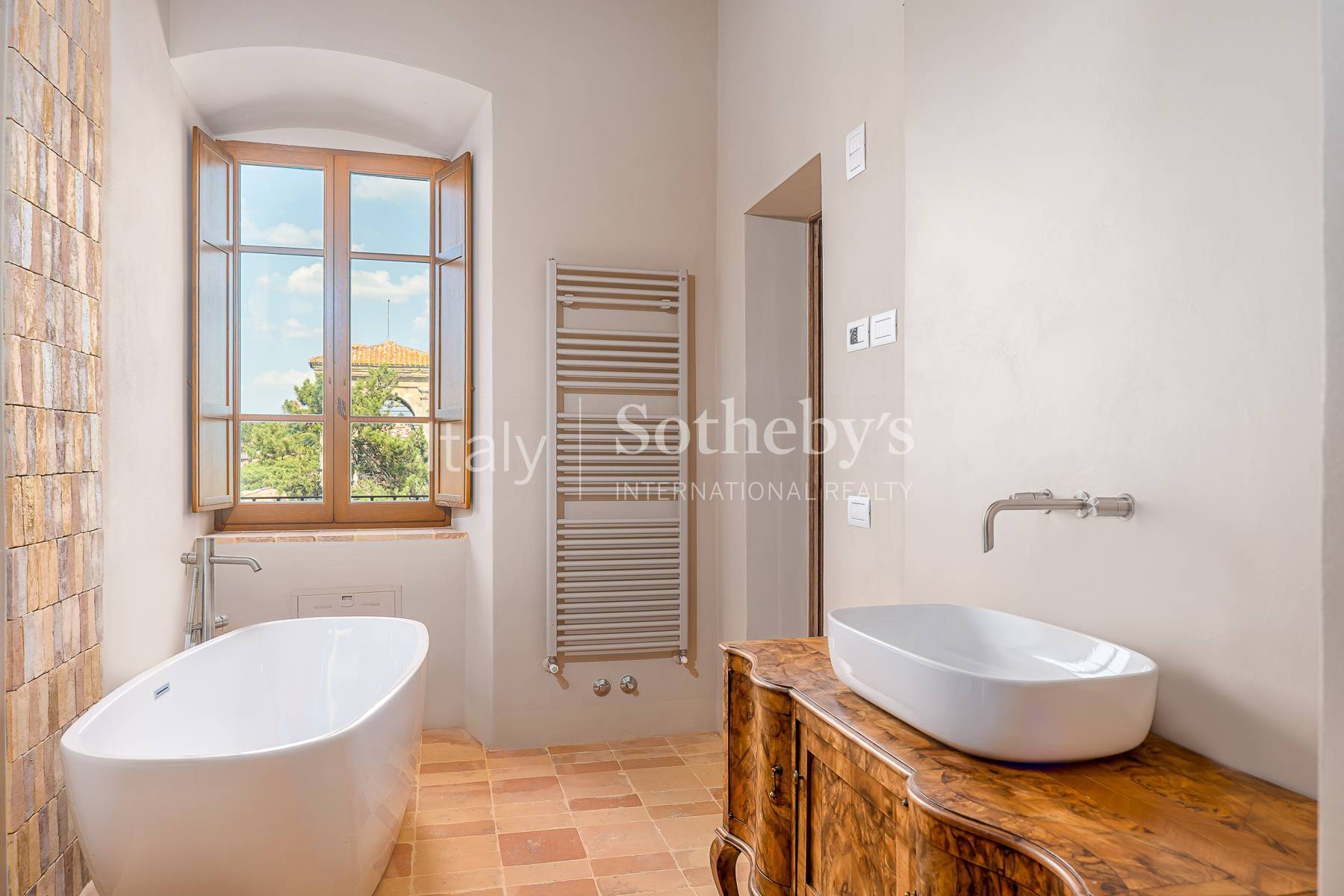  Meticulously Restored Historic Residence with Swimming Pool - 物件實景