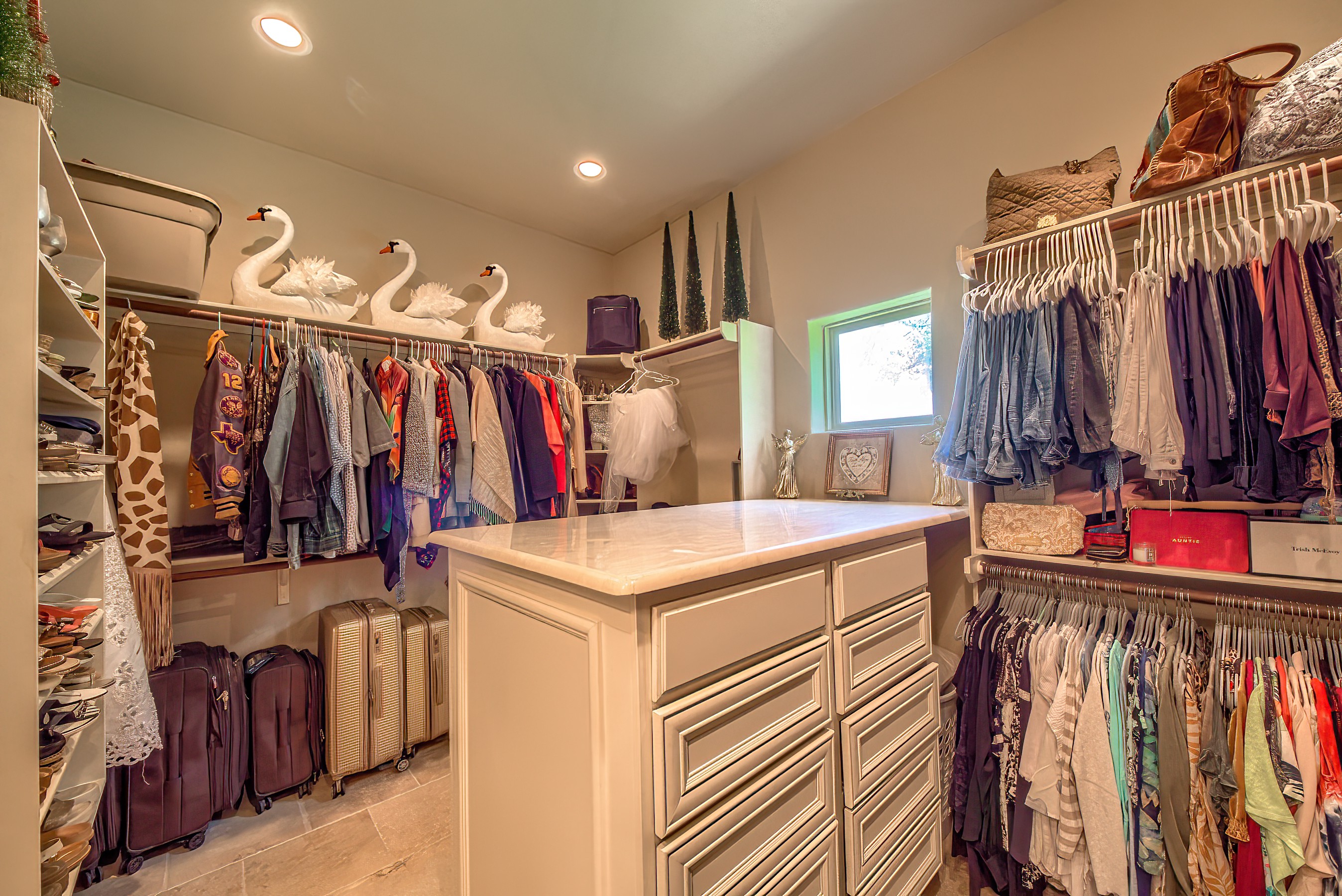 Seguin, Texas, 78155, United States, 7 Bedrooms Bedrooms, ,7 BathroomsBathrooms,Residential,For Sale,1994199