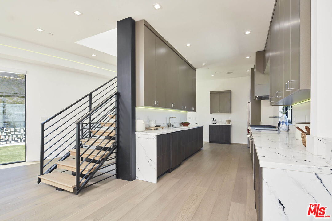 Culver City, California, 90230, United States, 4 Bedrooms Bedrooms, ,7 BathroomsBathrooms,Residential,For Sale,1804248