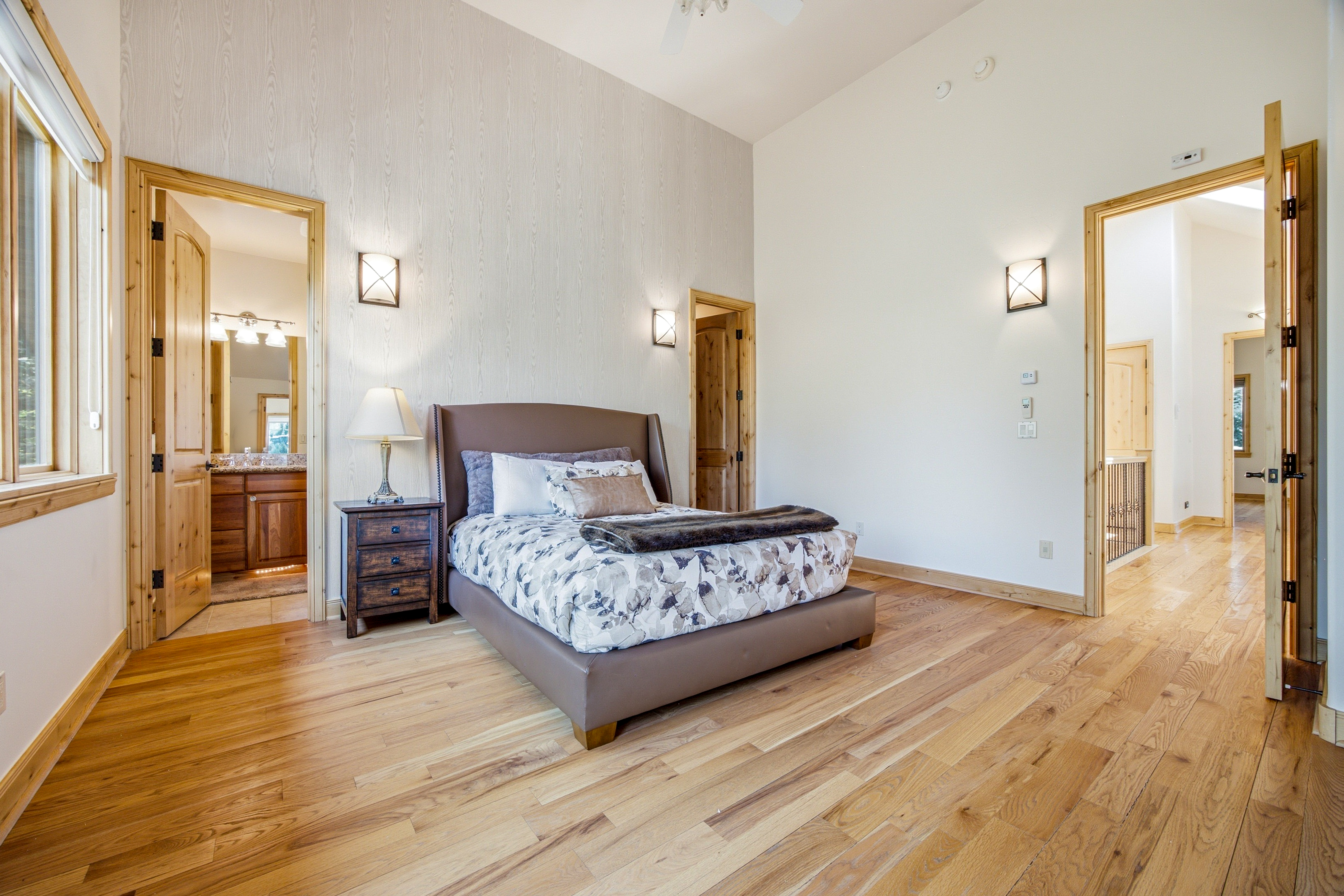  Custom-built, Single-family Home in the Exclusive Grand Traverse Neighborhood - 物件實景