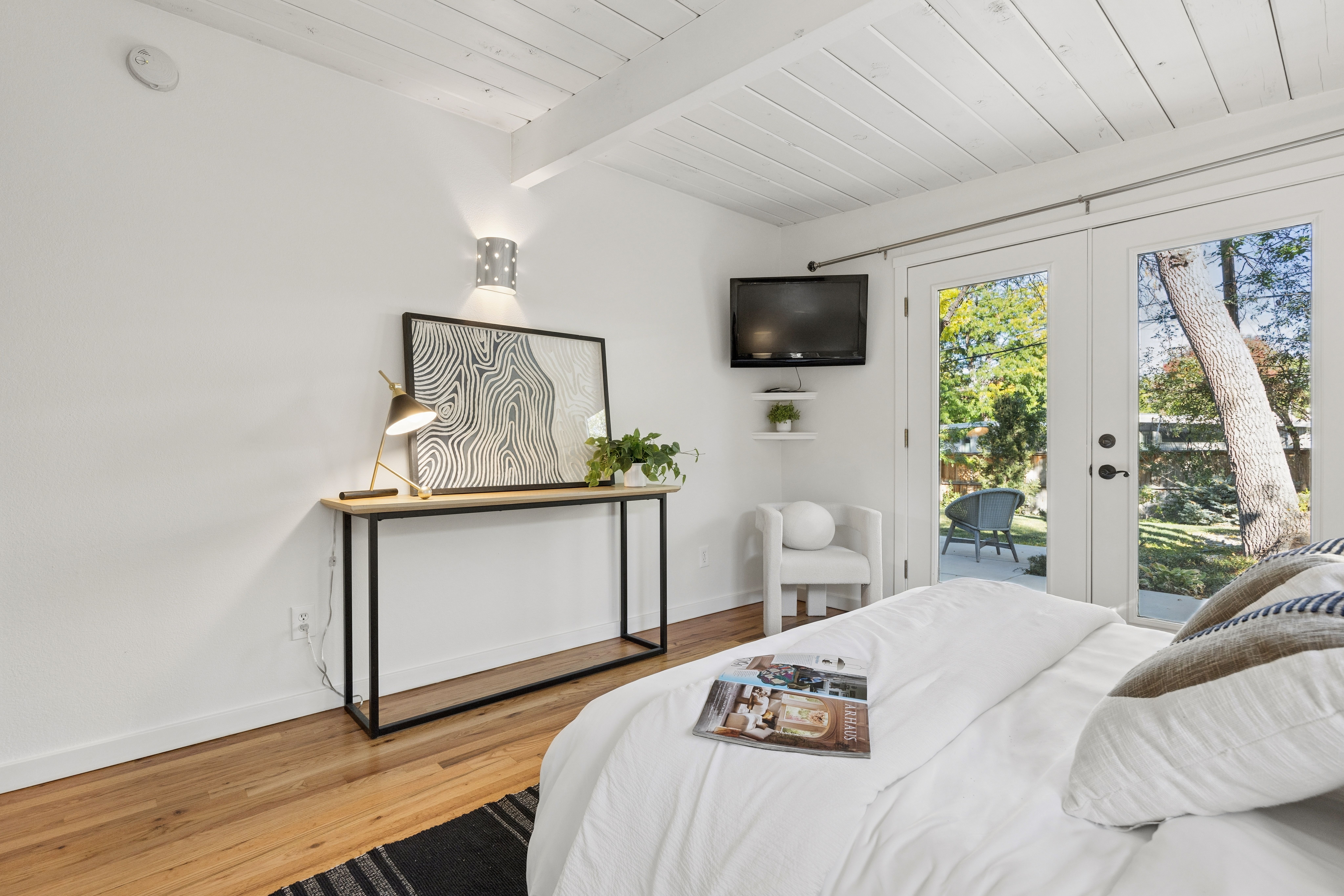  Mid-century modern lives with an effortless connection between indoors and out. - 物件實景