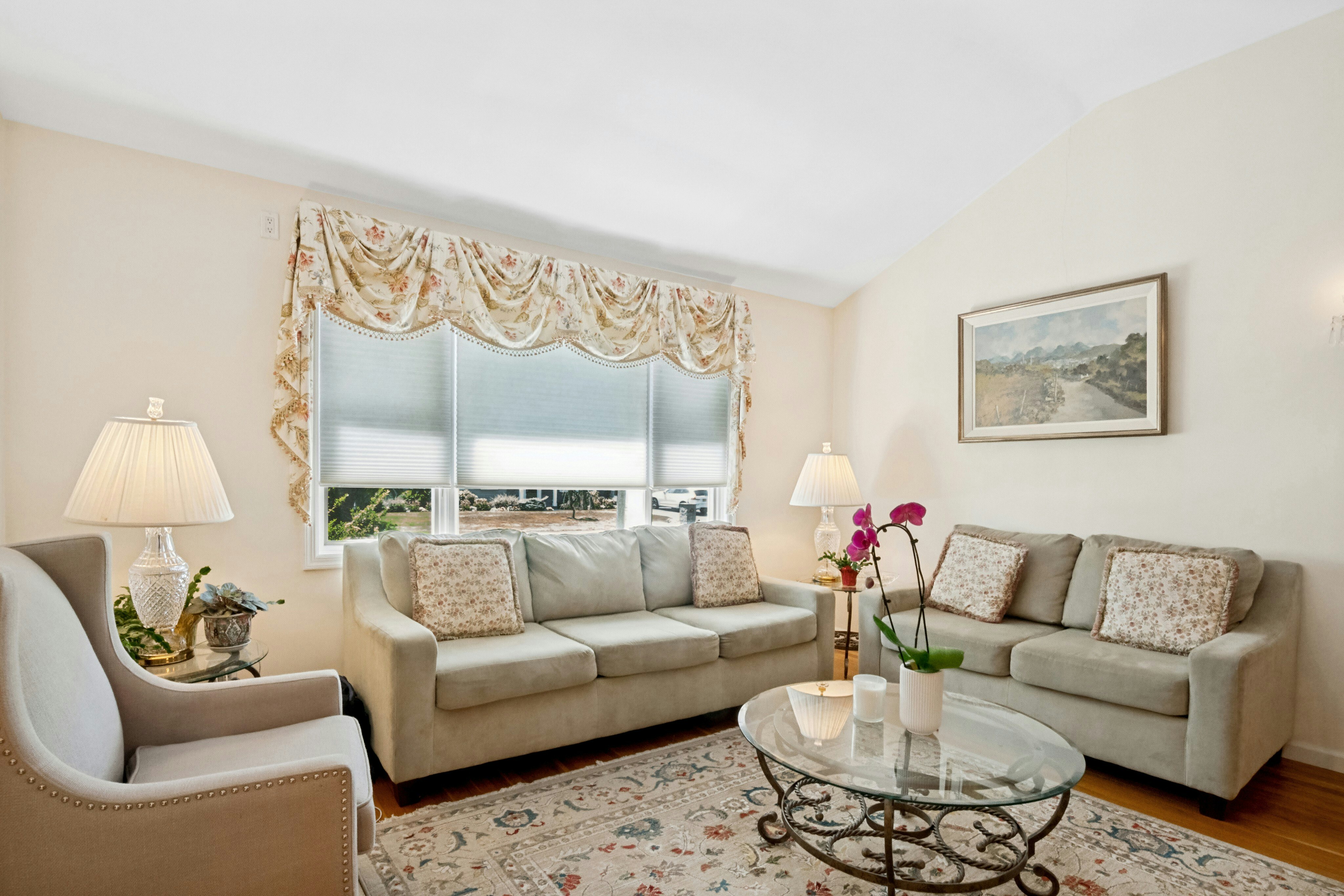  Charming three-bedroom, two bath ranch feels like home the moment you walk in - 物件實景