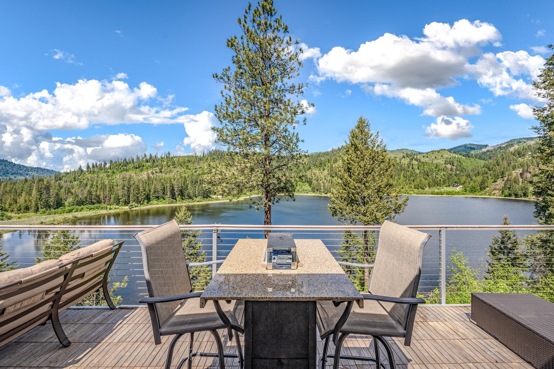  Lake Retreat on Private Acreage - 物件實景