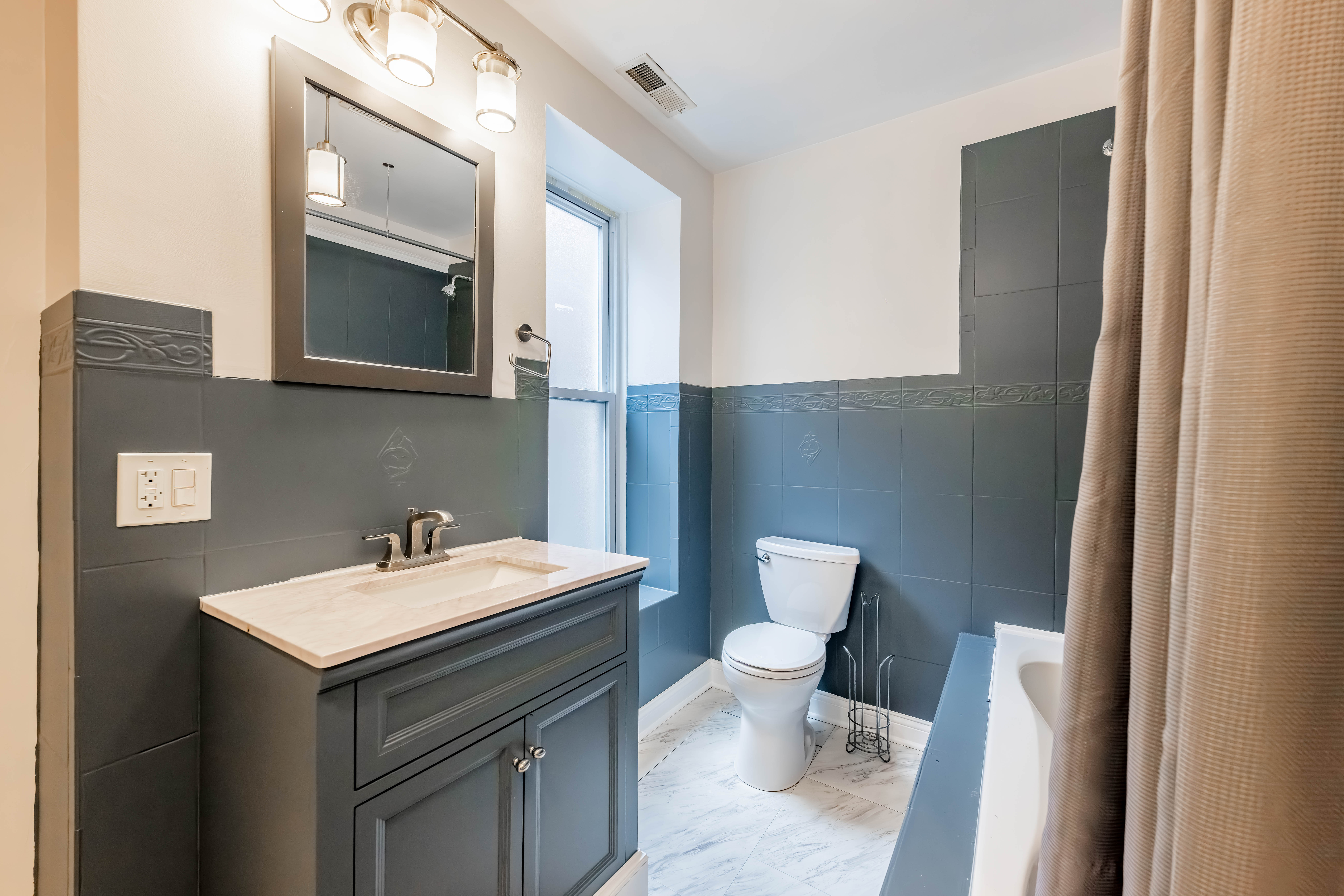  A Rare Opportunity to Own a Quintessential Vintage Rowhome - 物件實景