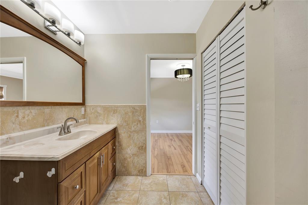Tampa, Florida, 33611, United States, 3 Bedrooms Bedrooms, ,2 BathroomsBathrooms,Residential,For Sale,1876047