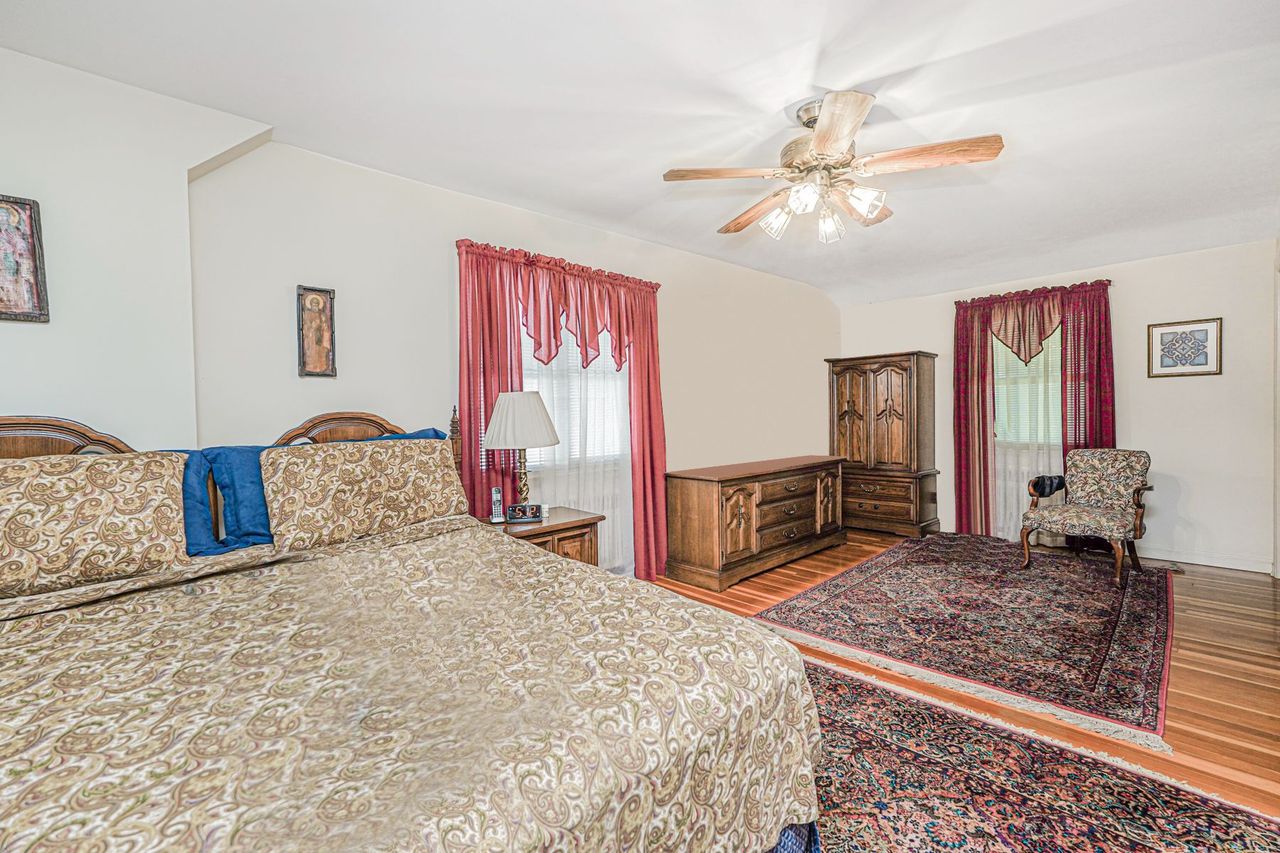 Staten Island, New York, 10302, United States, 5 Bedrooms Bedrooms, ,2 BathroomsBathrooms,Residential,For Sale,1914659